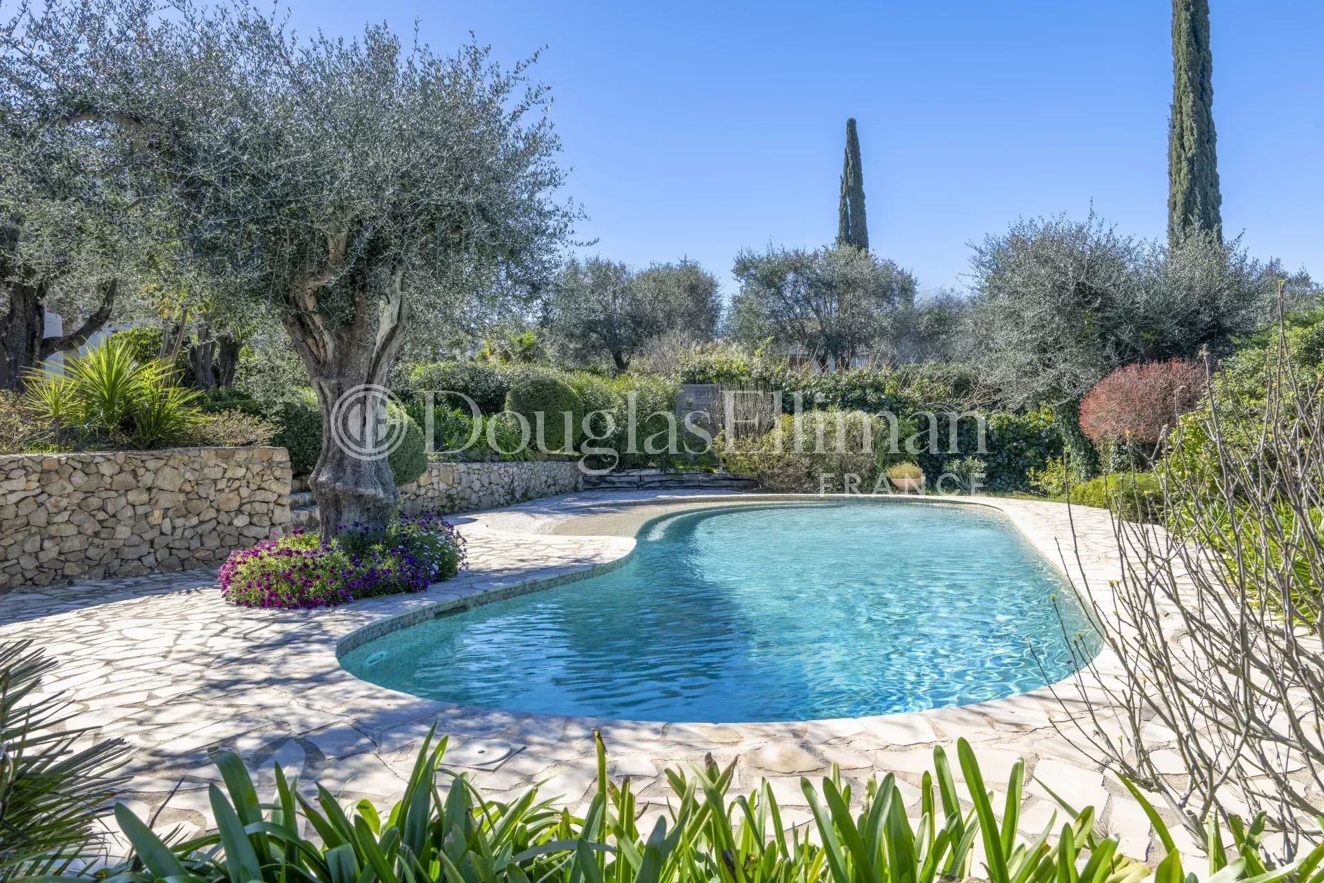 LE ROURET – Villa en pierre de taille de plain-pied - Image nᵒ3