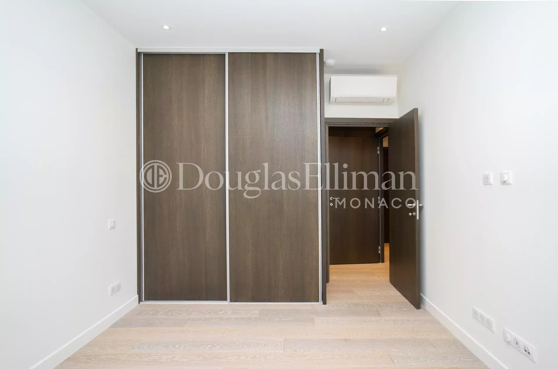 Monaco – Saint Roman – Appartement en étage élevé  avec vue mer - Image nᵒ3