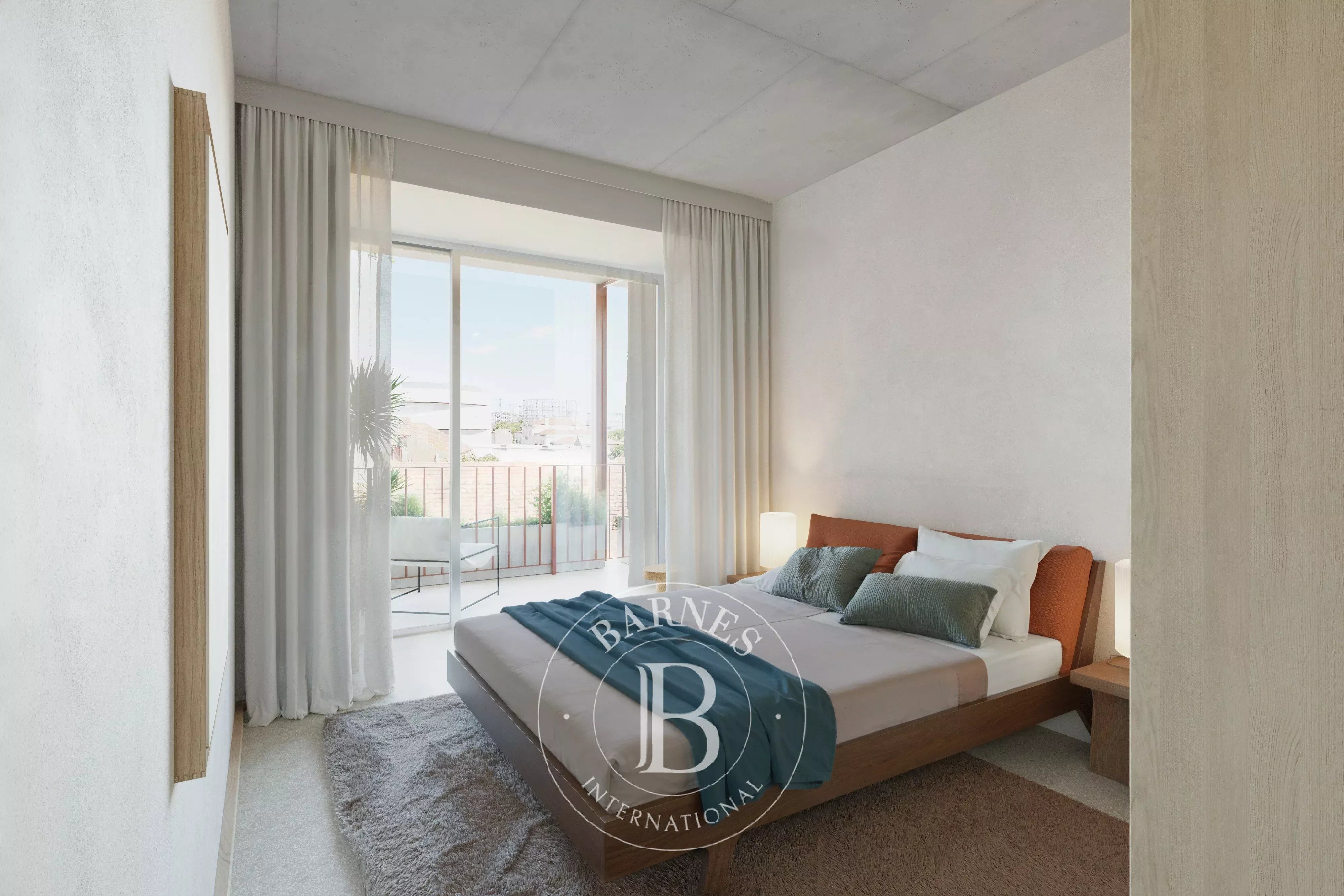 Living in a dynamic neighborhood near the Tagus River