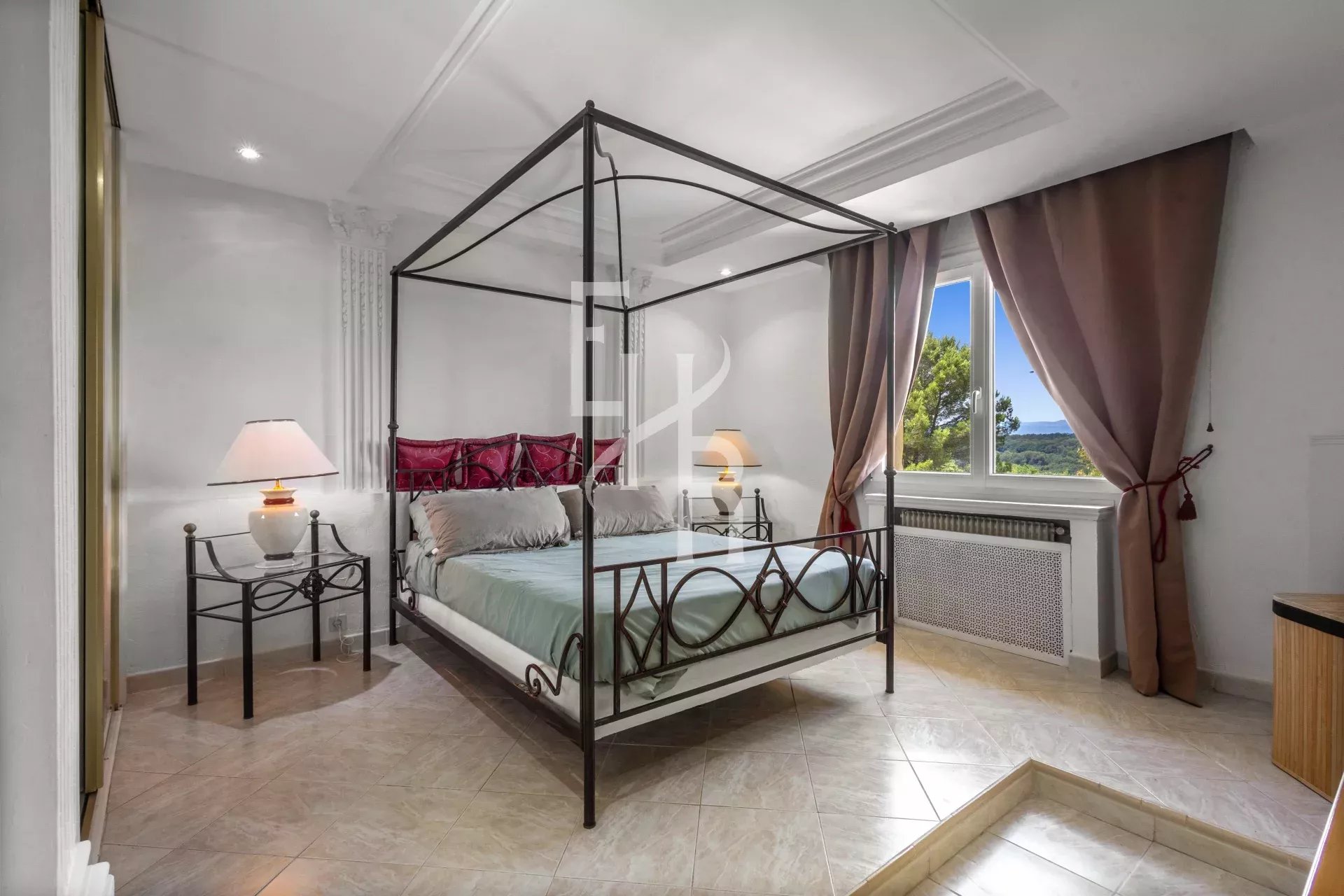 Villa 8 P, vue panoramique à Vallauris