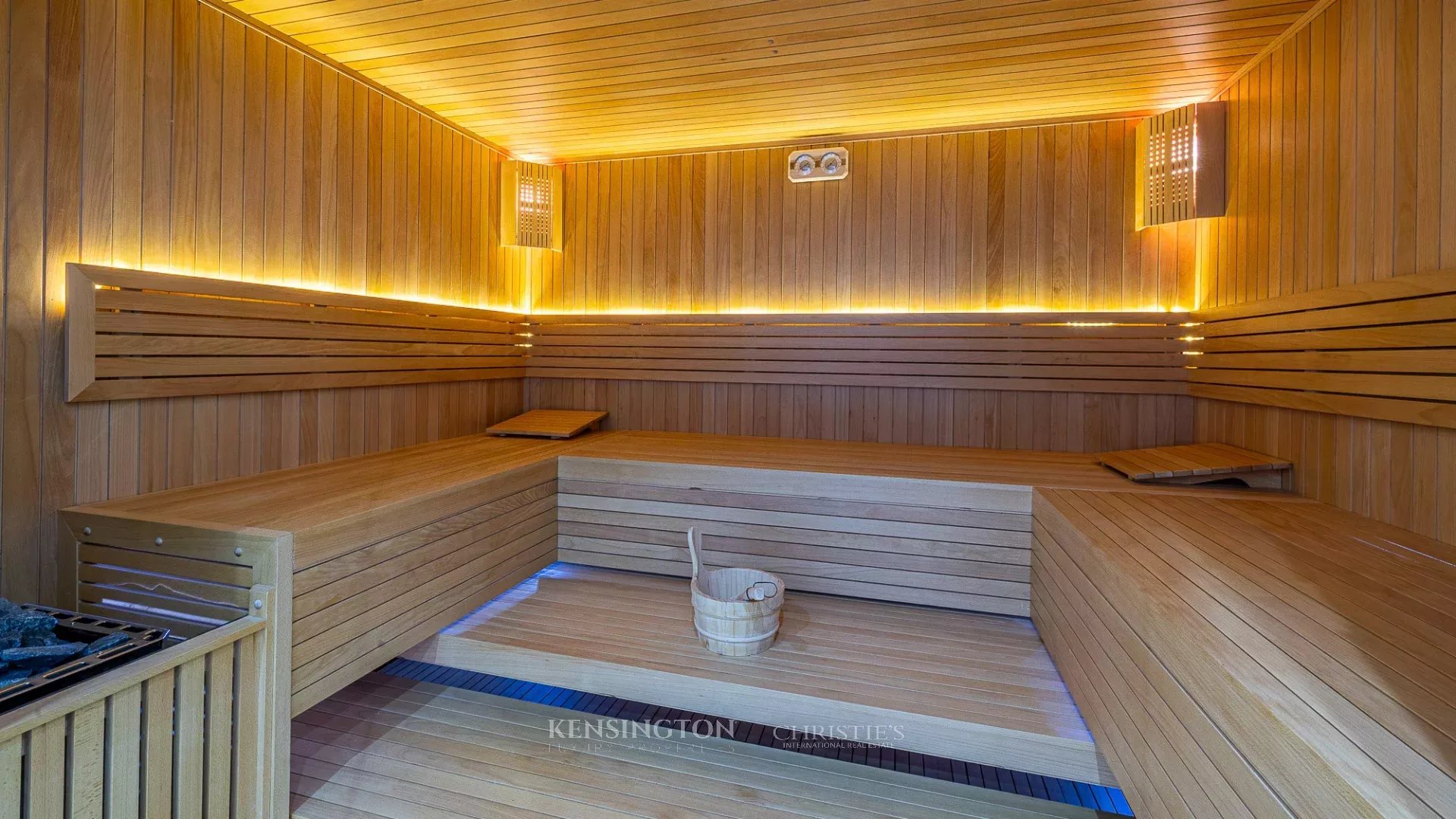 4 Bedroom Villa/Townhouse's Image 44