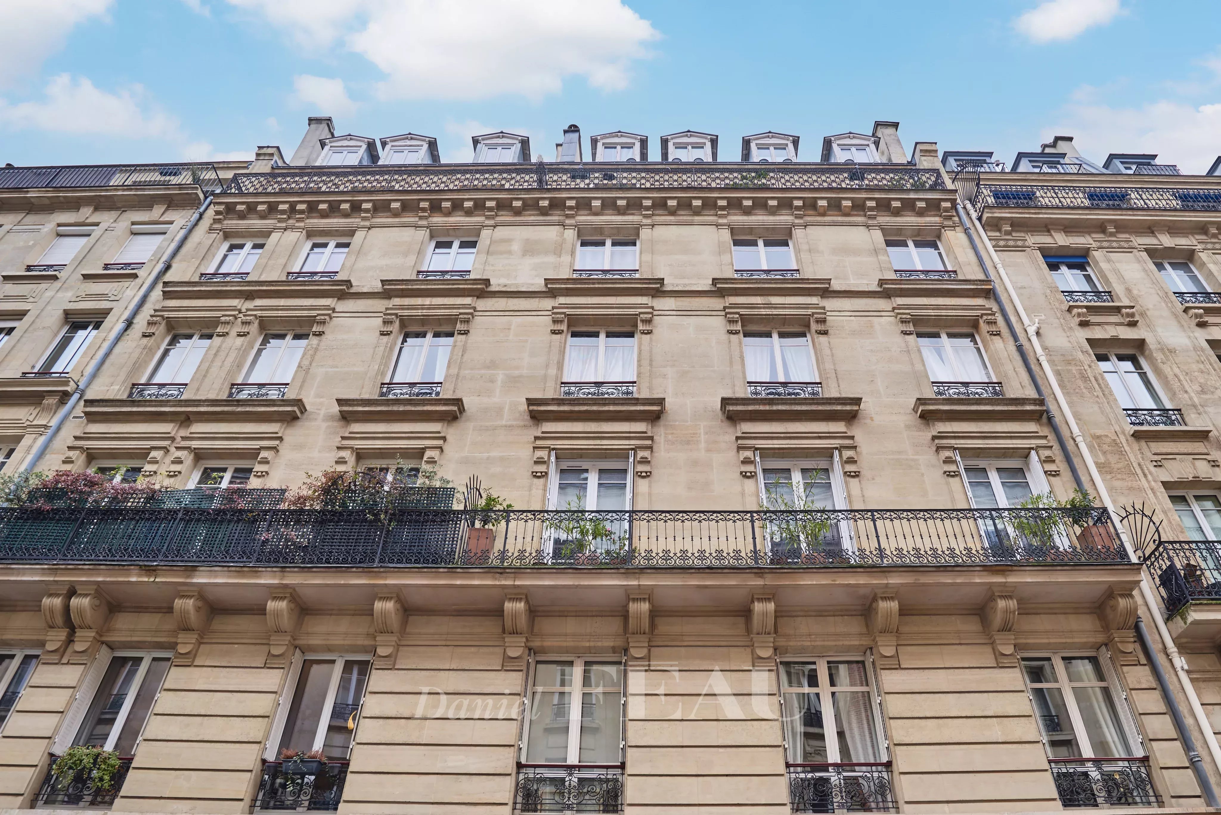 Sale Apartment Paris 16th