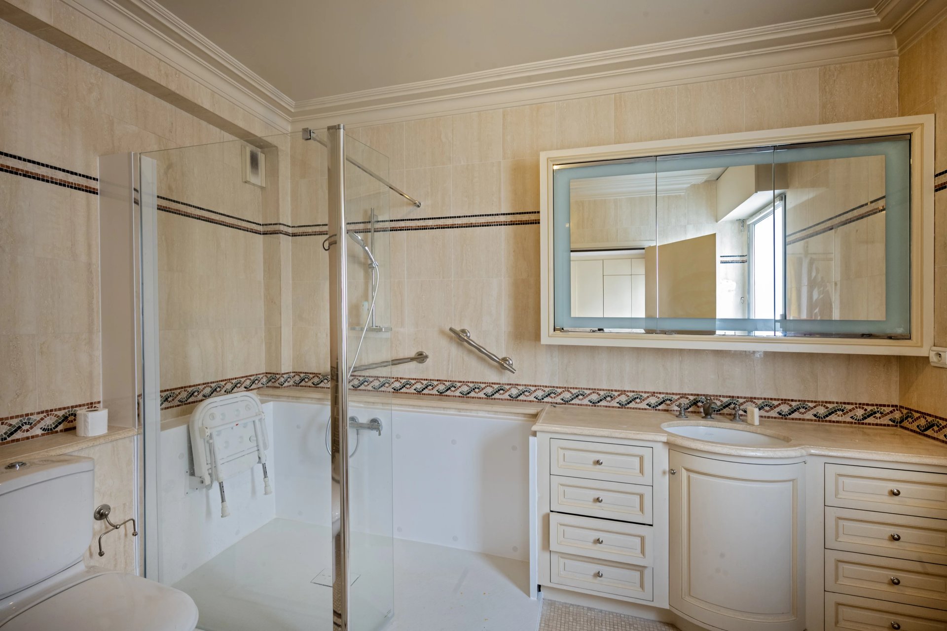 2 Bedroom Apartment/Flat's Image 8