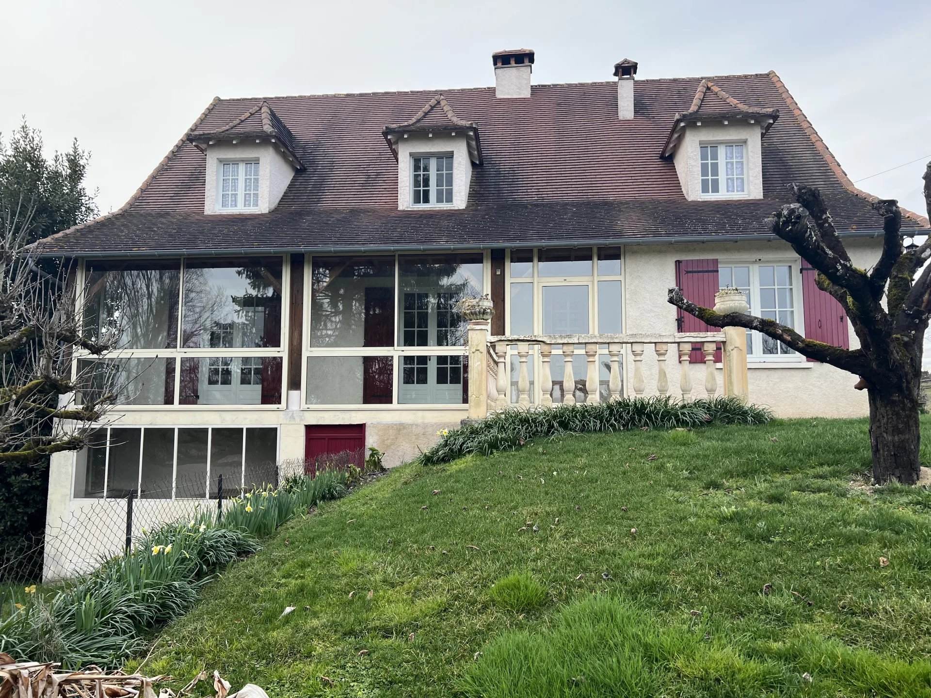 Très grande maison sur sous-sol de 7 chambres