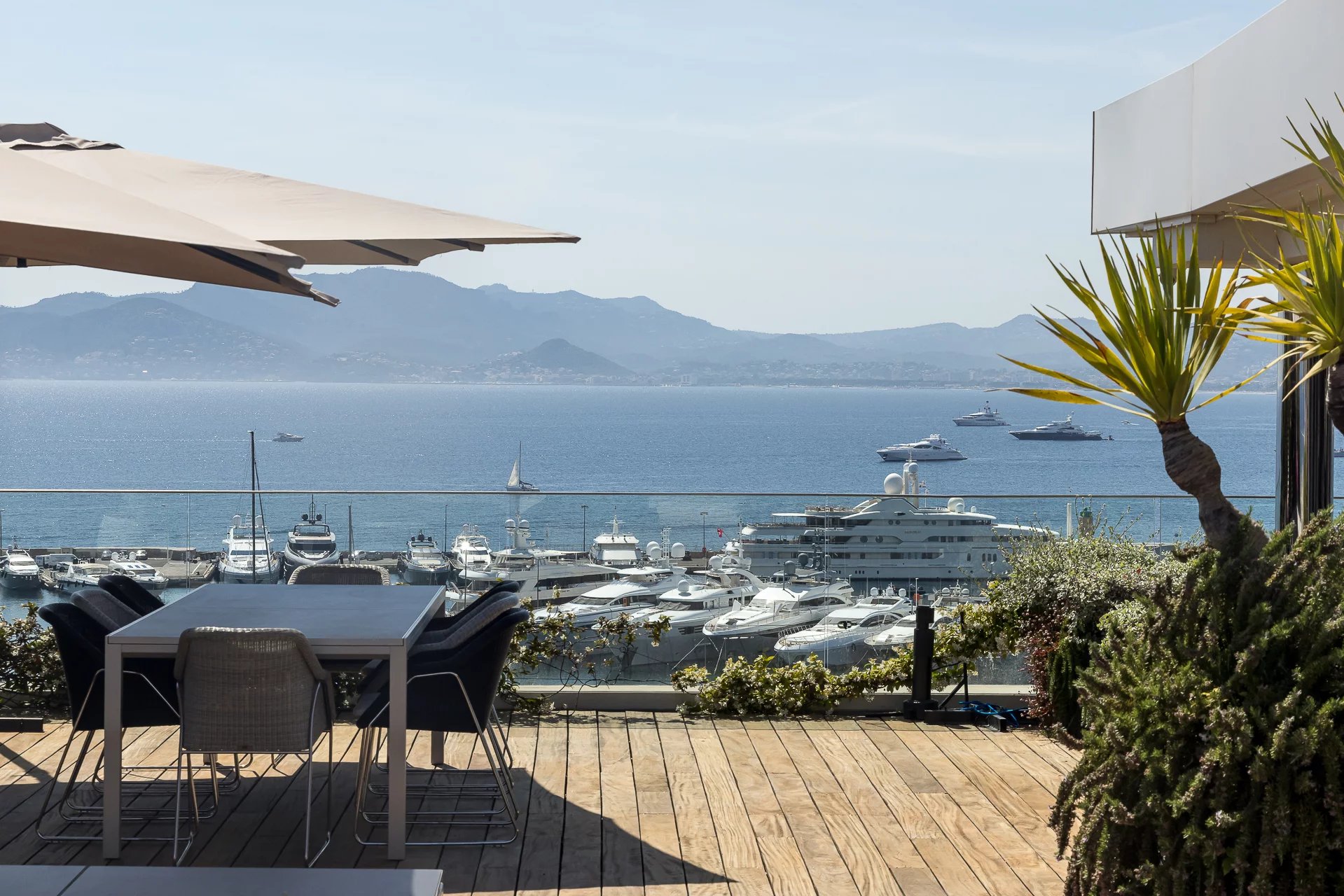 Cannes Croisette – Palm Beach – Exceptional penthouse with panoramic ocean views