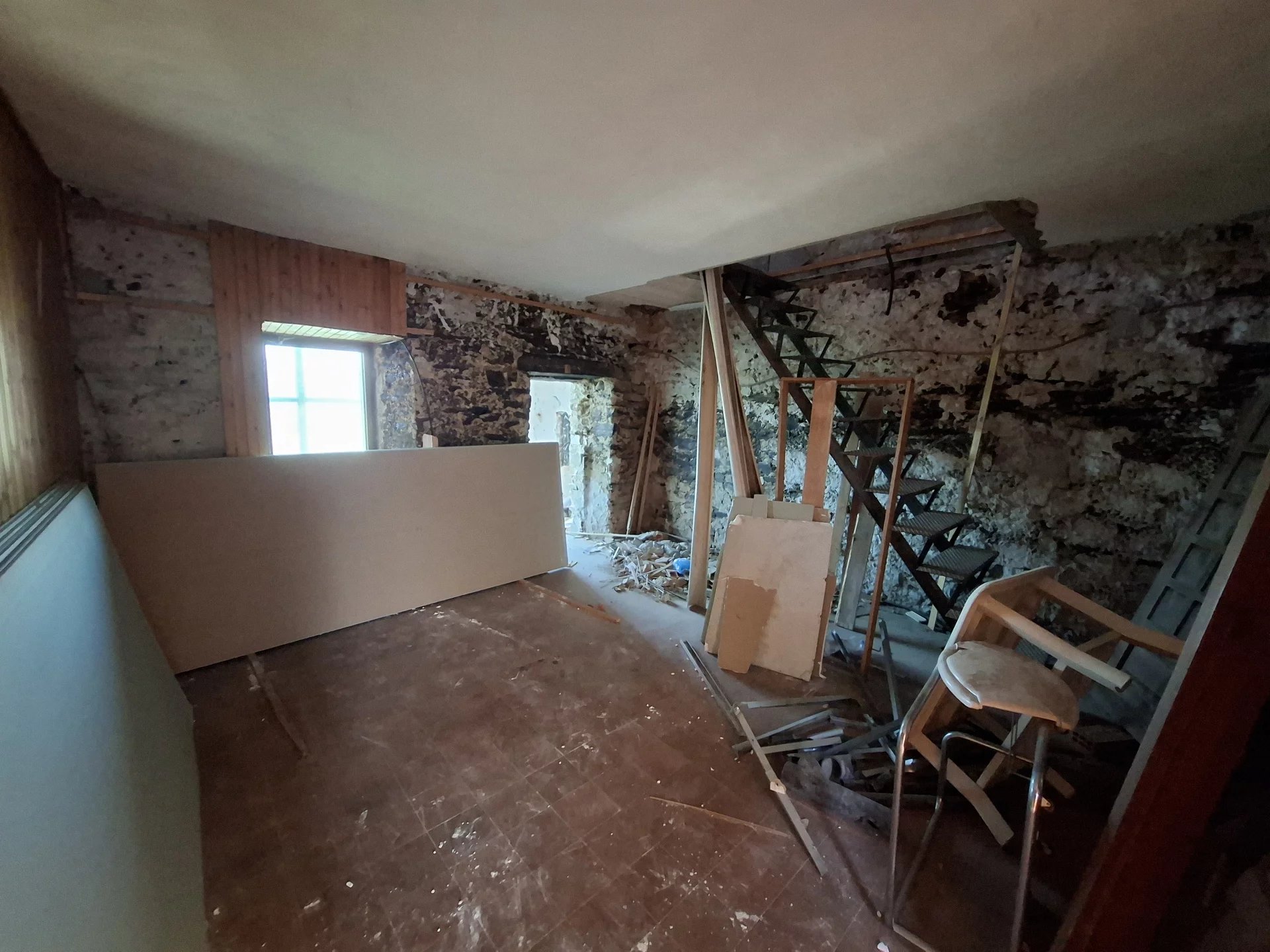 CASA DI AMPIA METRATURA A ROCCA