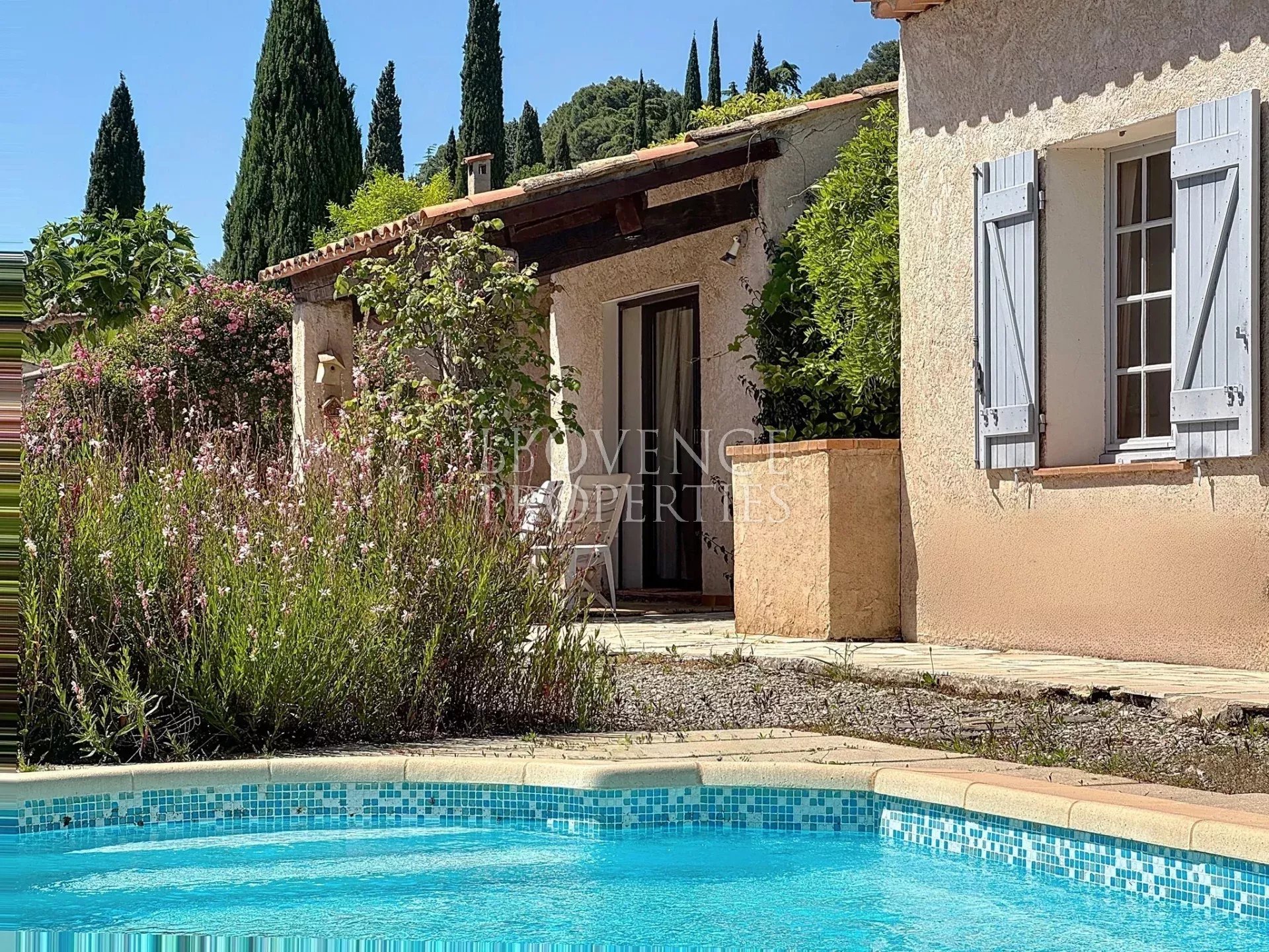 Provencal charm: Villa with pool, tennis court & stunning  views in Cotignac
