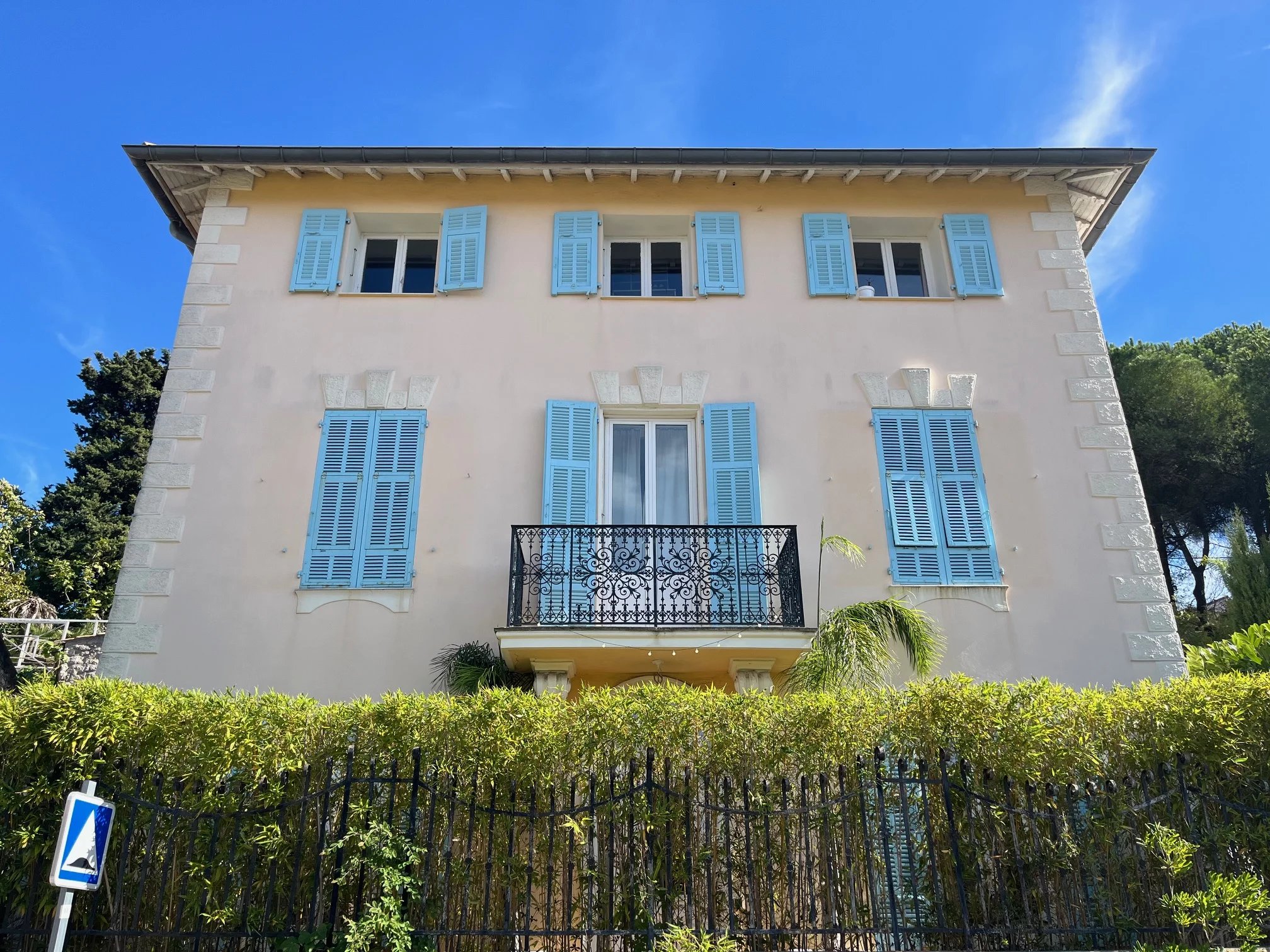 LA TURBIE - MAGNIFICENT TOWN HOUSE PLUS ANNEX - STONE HOUSE WITH APARTMENTS, DOUBLE GARAGE