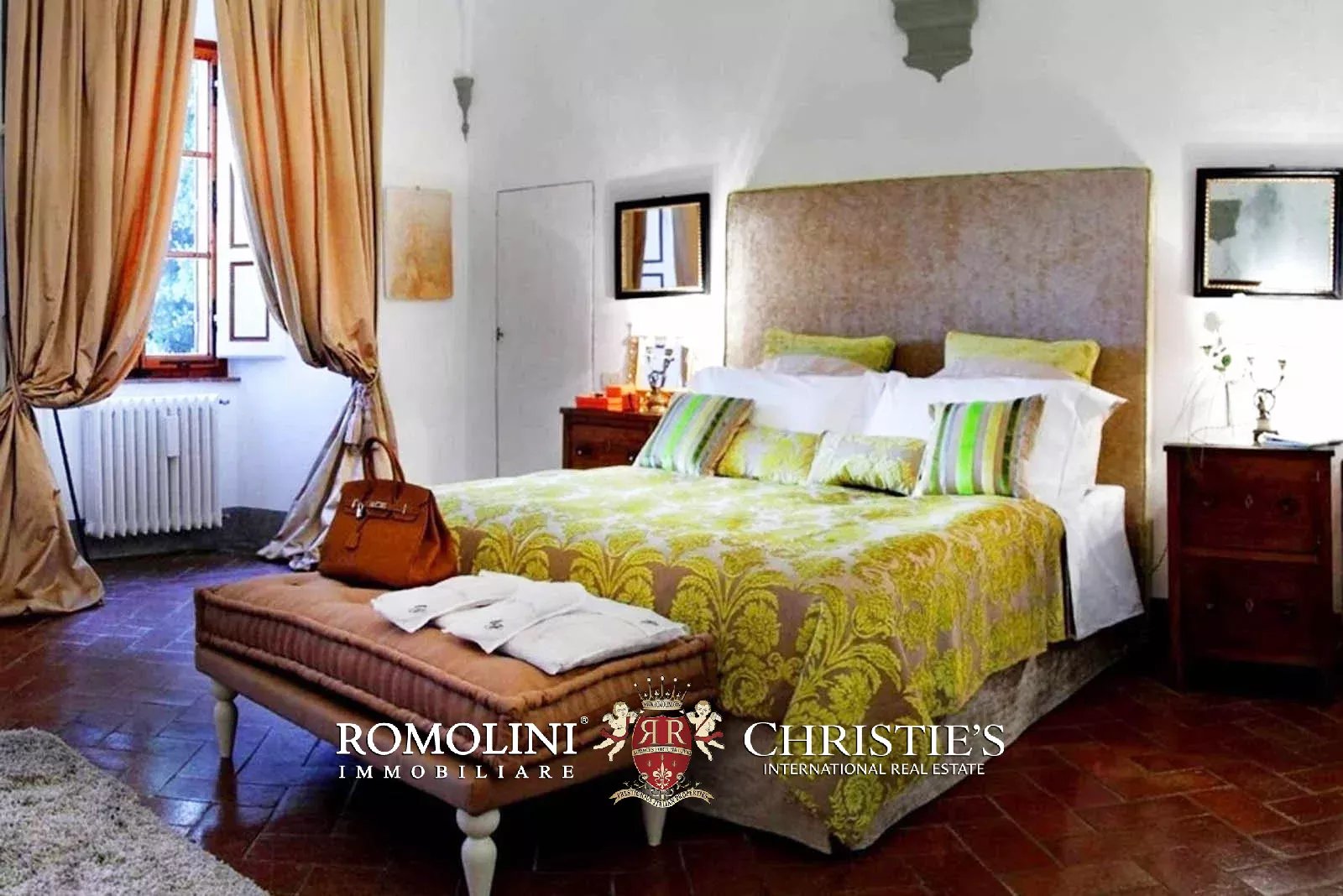 LUXURY HISTORICAL VILLA FOR SALE IN RADDA IN CHIANTI, TUSCANY