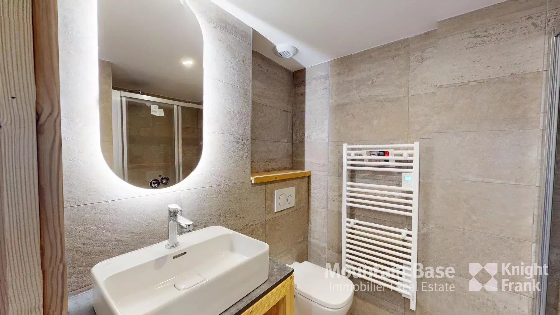 Photo of New 3-bedroom duplex apartment with cabin ideally located