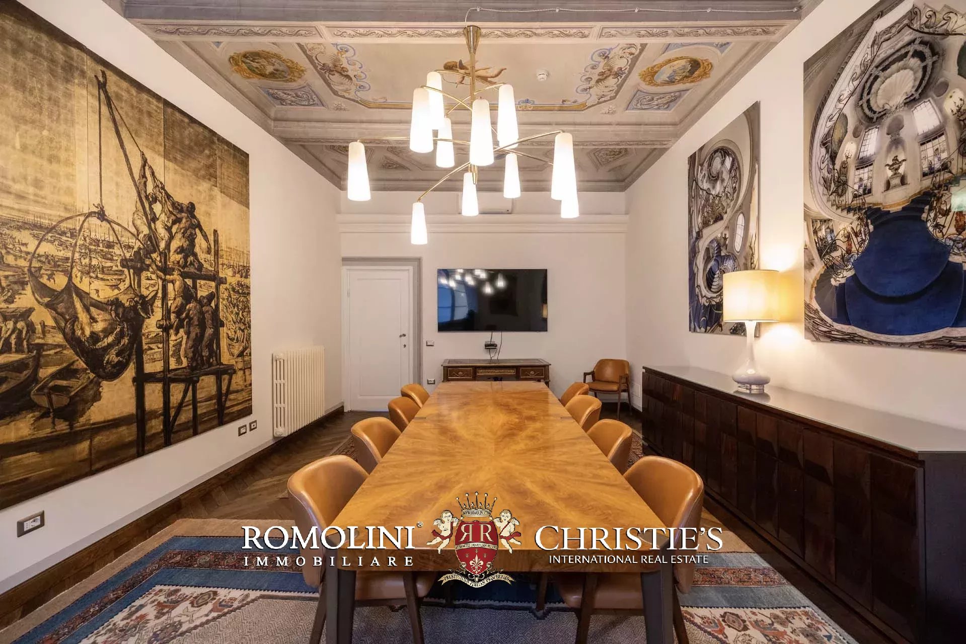 PRACHTVOLLER RESTAURIERTER PALAZZO MIT BLICK AUF DAS HISTORISCHE ZENTRUM VON FLORENZ ZU VERKAUFEN