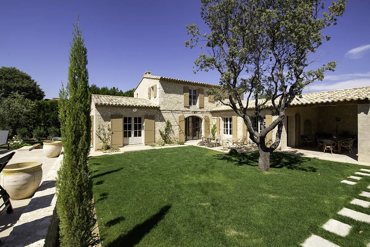 France | Eygalières | 3 Bedrooms | 3 Bathrooms | 170 sqm | €2,395,000