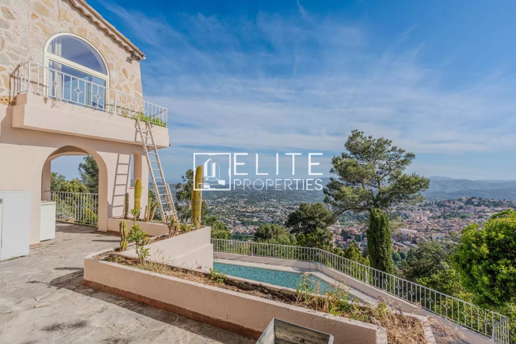 Villa for sale in Grasse — 4-Bedroom Villa in Grasse
