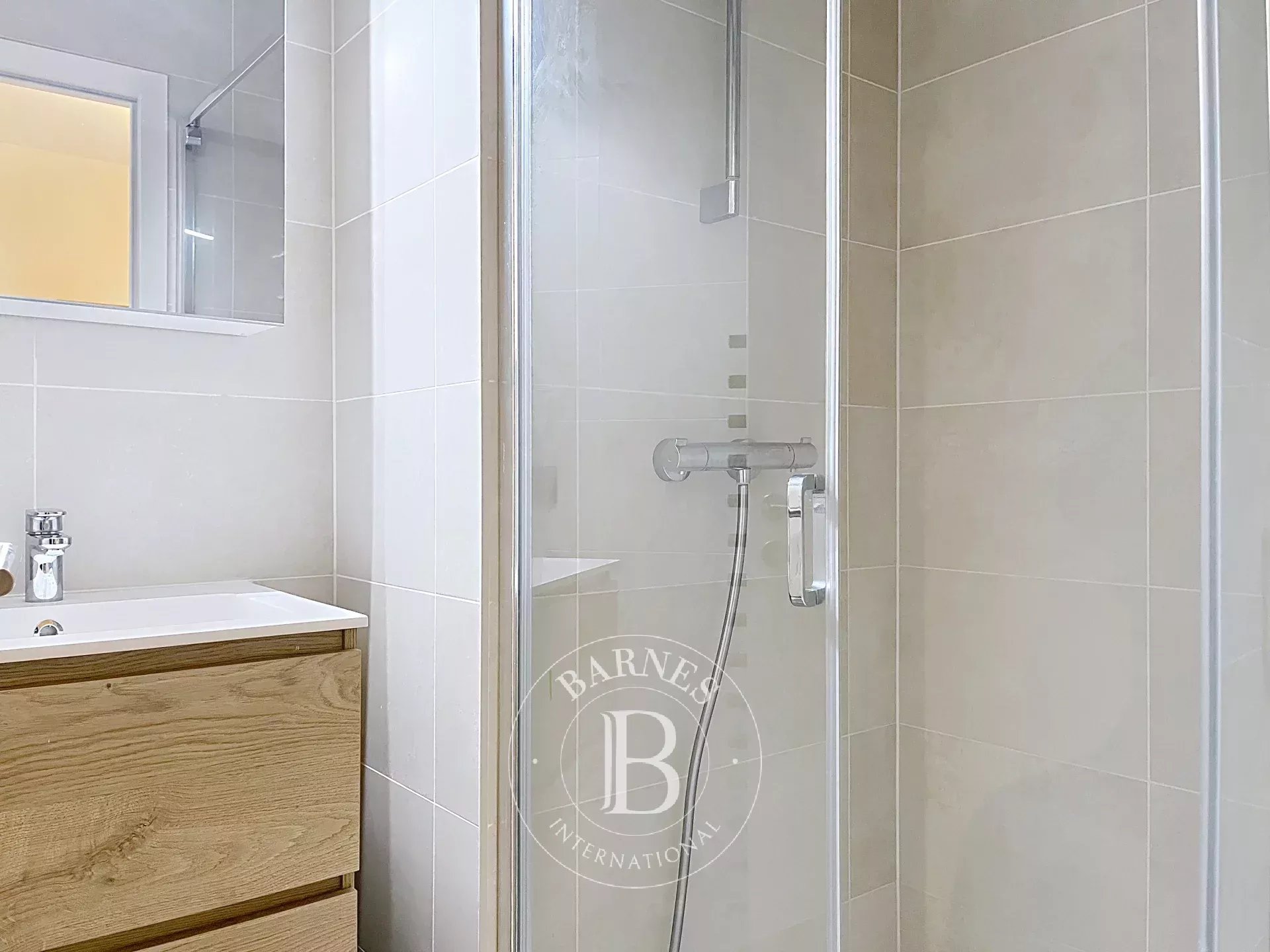 In the heart of Brussels - Furnished 3bedroom apartment