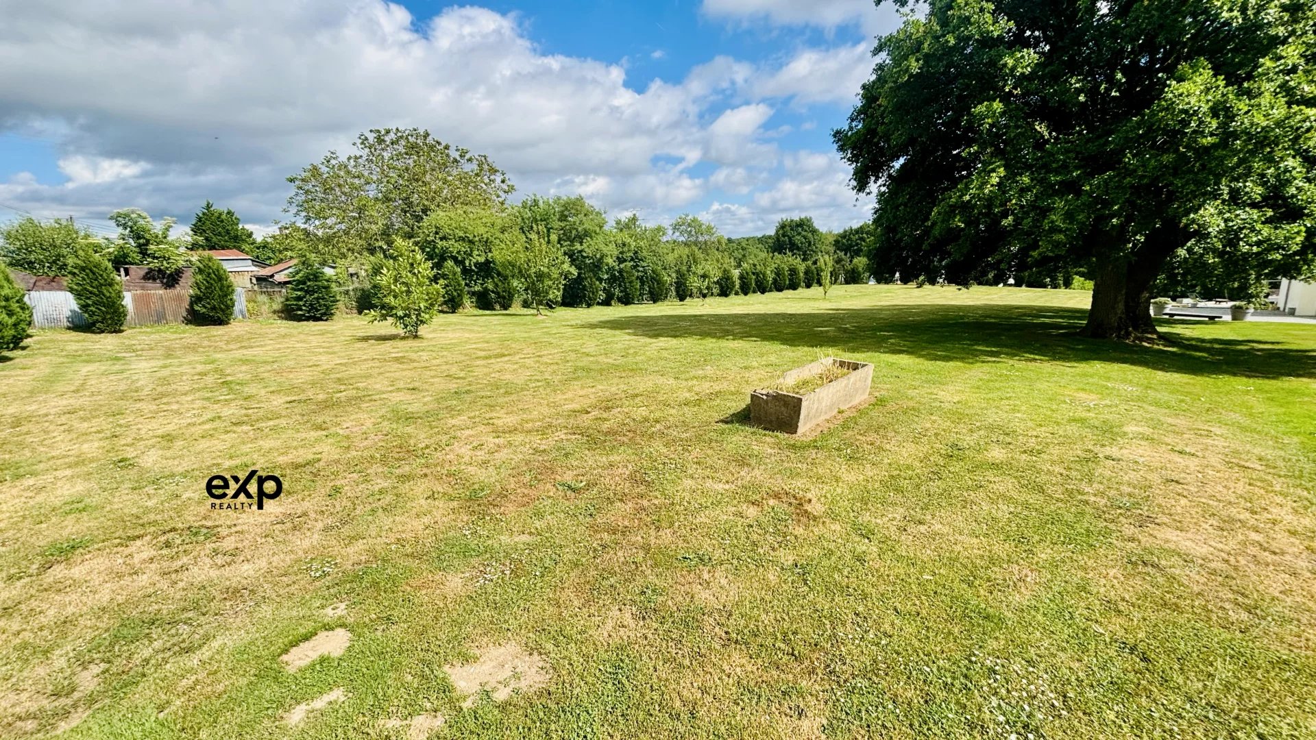 Terrain arboré de 2074 m2