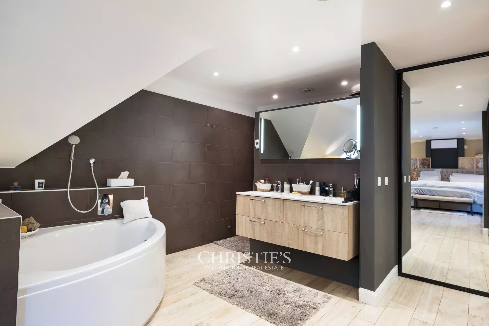 Bois du Hautmont – Gerenoveerde villa met 100 m² kantoor/afzonderlijk appartement