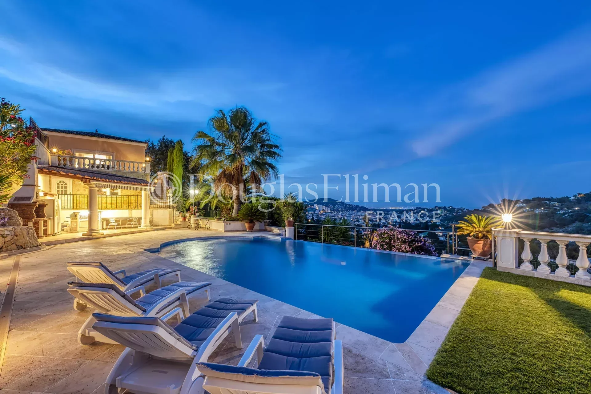VALLAURIS / SUPER CANNES – Superbe villa de style méditerranéenne - Image nᵒ2