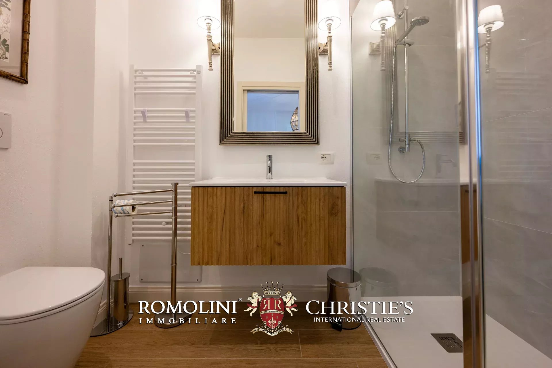 6 Bedroom Villa/Townhouse's Image 46