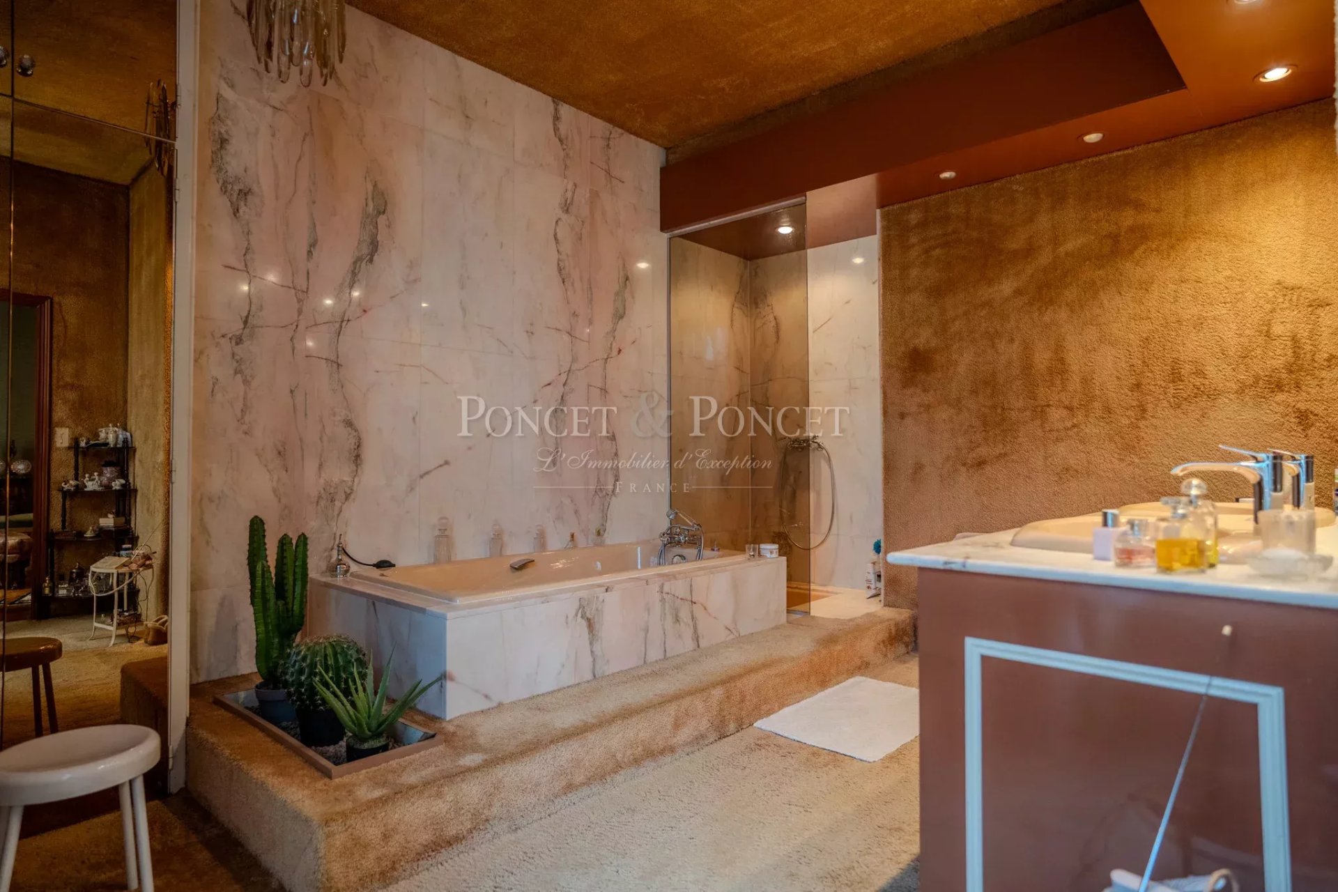 6 Bedroom Chateau's Image 27