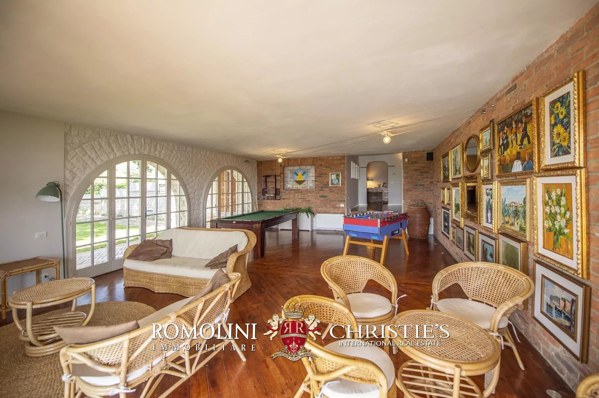 6 Bedroom Villa/Townhouse's Image 39