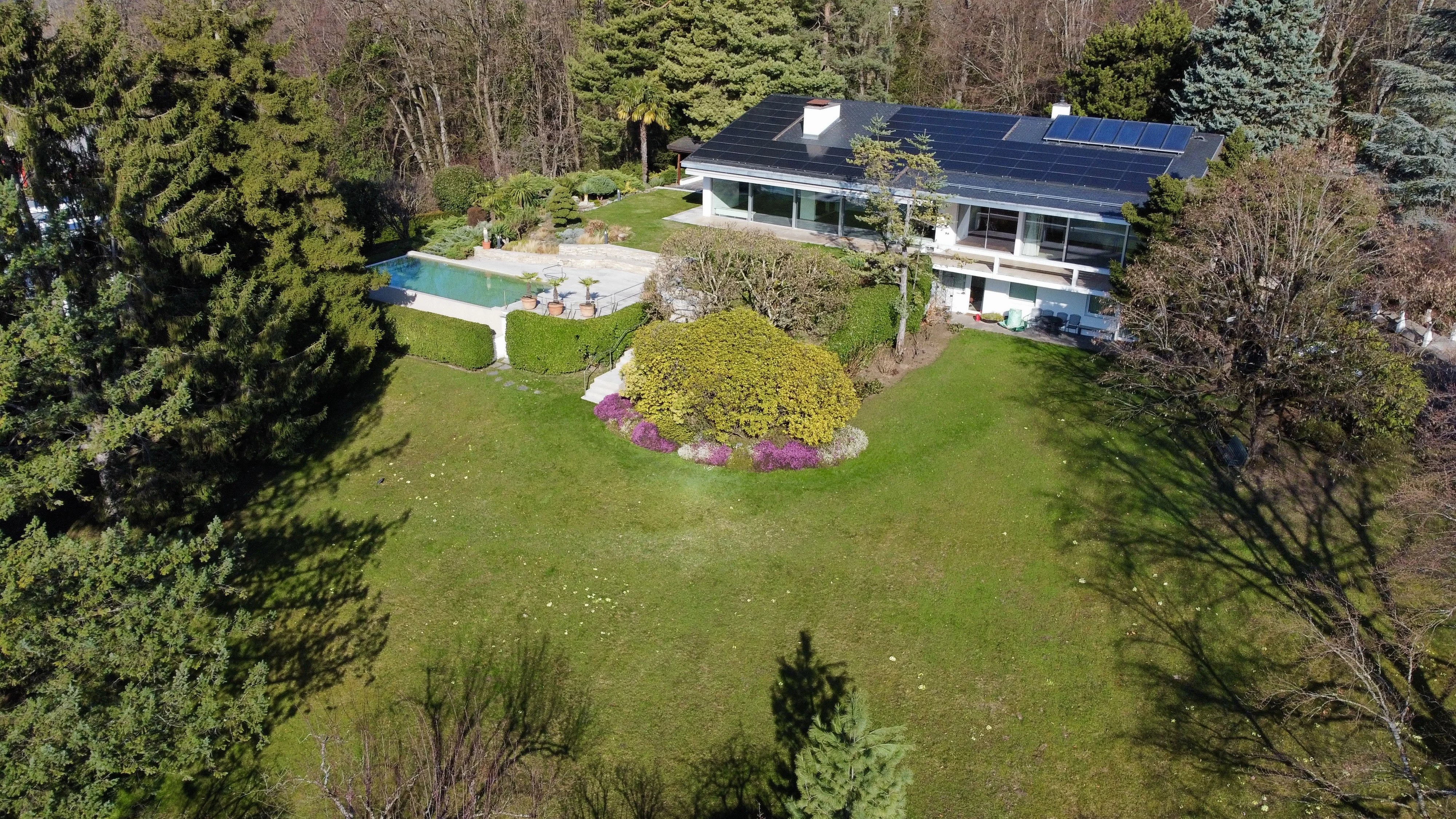 Propriété d’exception de 7.5 pièces avec piscine