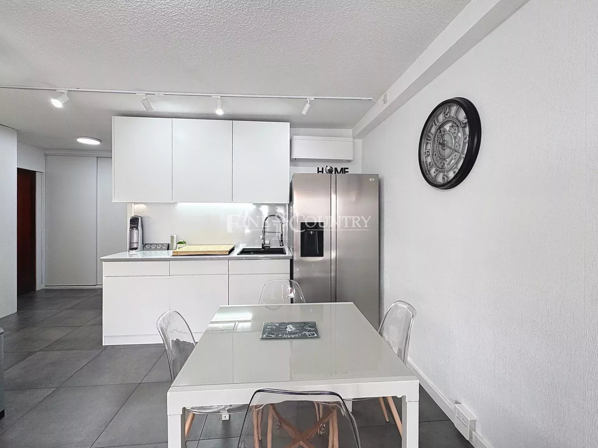 Photo of Apartment for sale with terrace in the heart of Golfe Juan