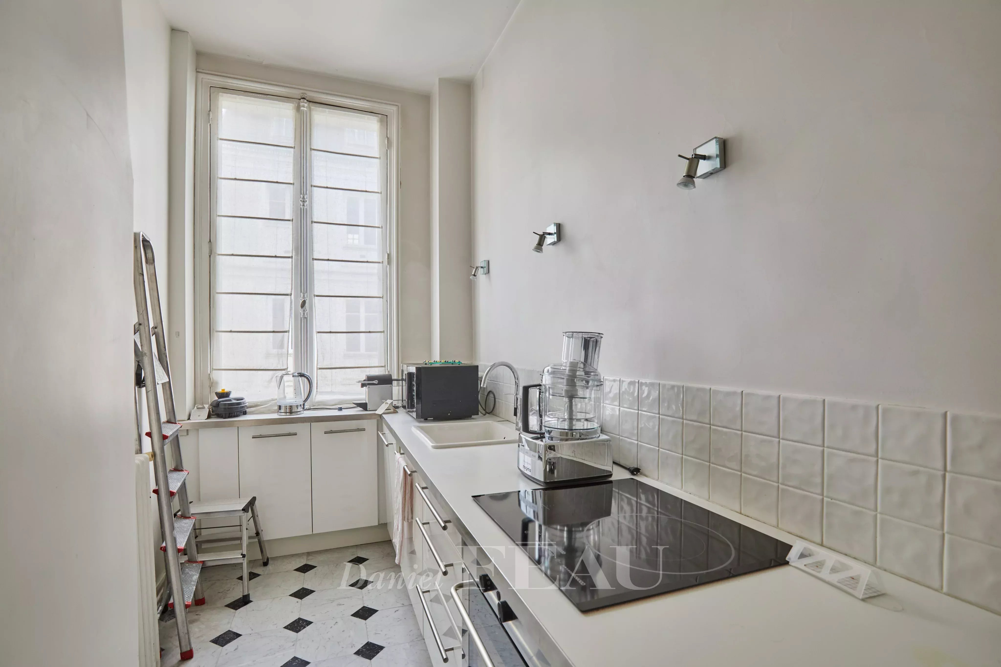 Sale Apartment Paris 8th