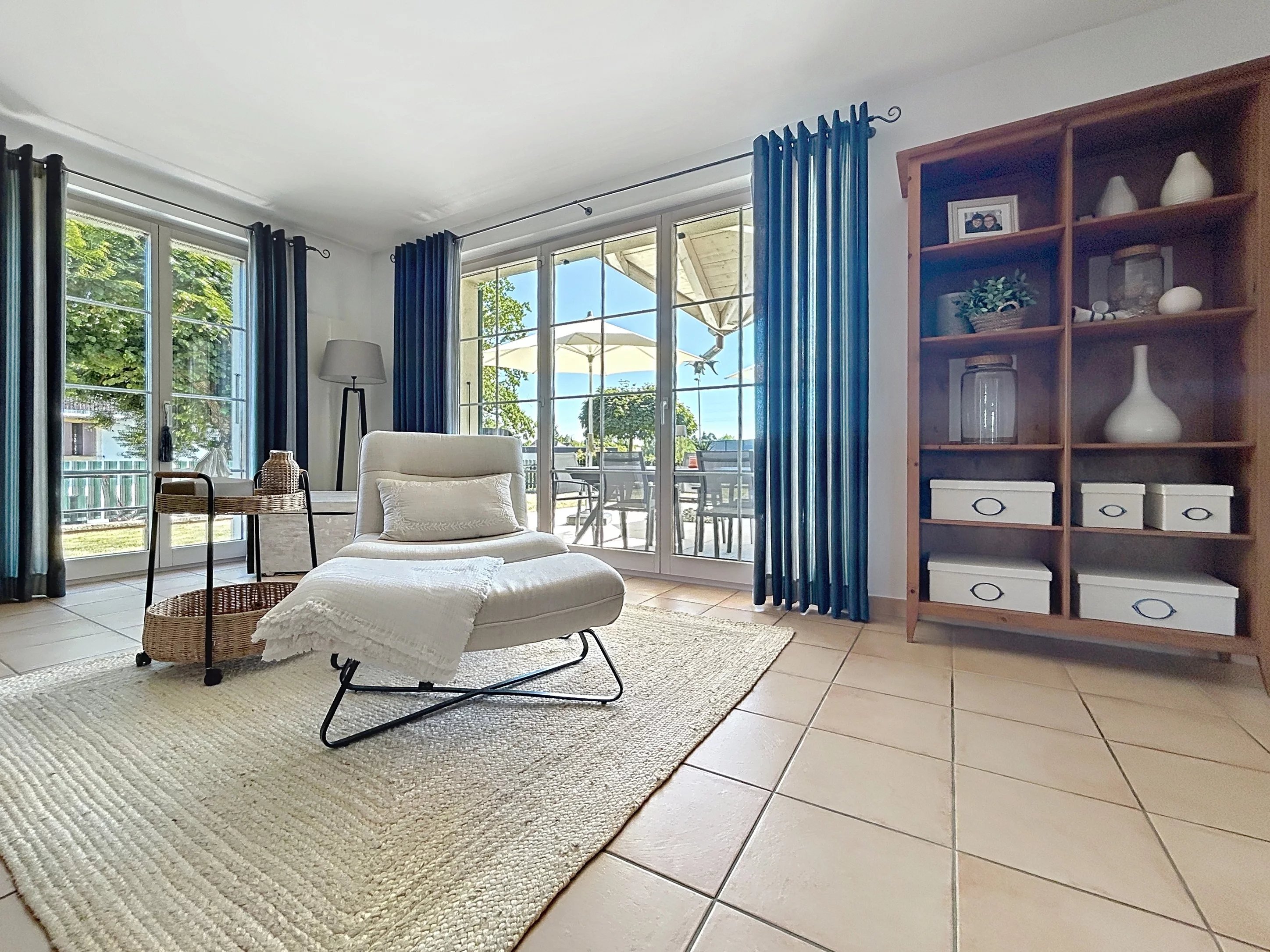 Spacieuse villa familiale de caractère avec vaste jardin (Laténa)