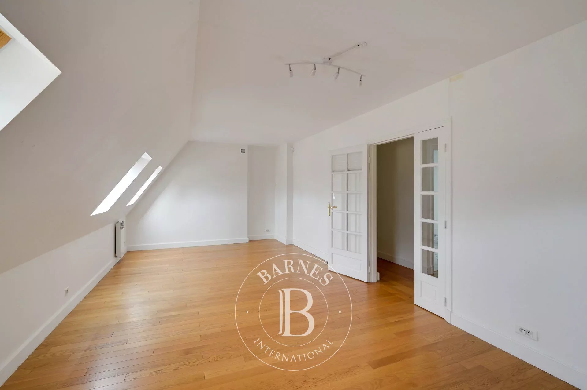 Apartment - Paris 6 - Rue Littré - top floor - unobstructed view - picture 4