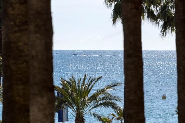 Luxury 2-Bedroom Apartment for Sale on Cannes Croisette | Sea View — photo 4