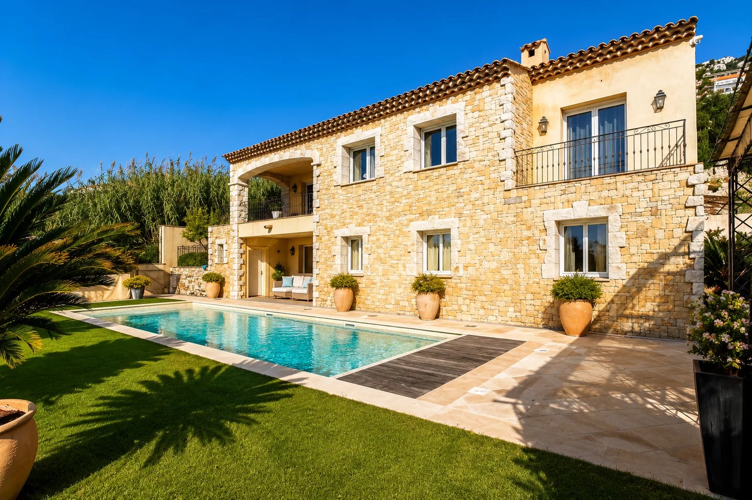 EZE "VILLAGE" - PROPRIÉTÉ DE 2 VILLAS 450M² | PISCINE | VUE MER