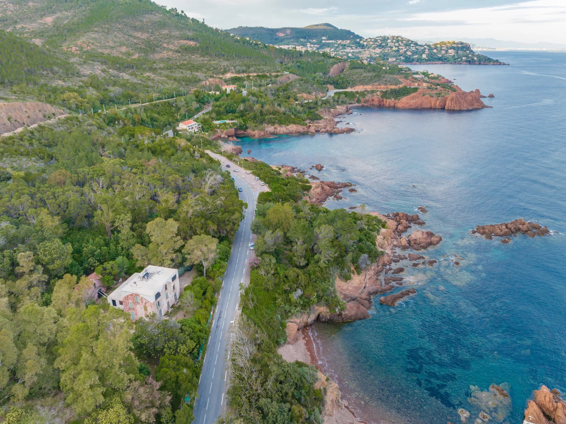 SAINT-RAPHAËL PROPRIÉTÉ EN FRONT DE MER À RÉHABILITER - Photo 3