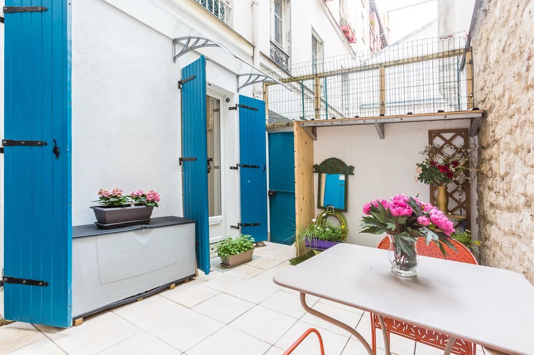 Beau studio avec terrasse