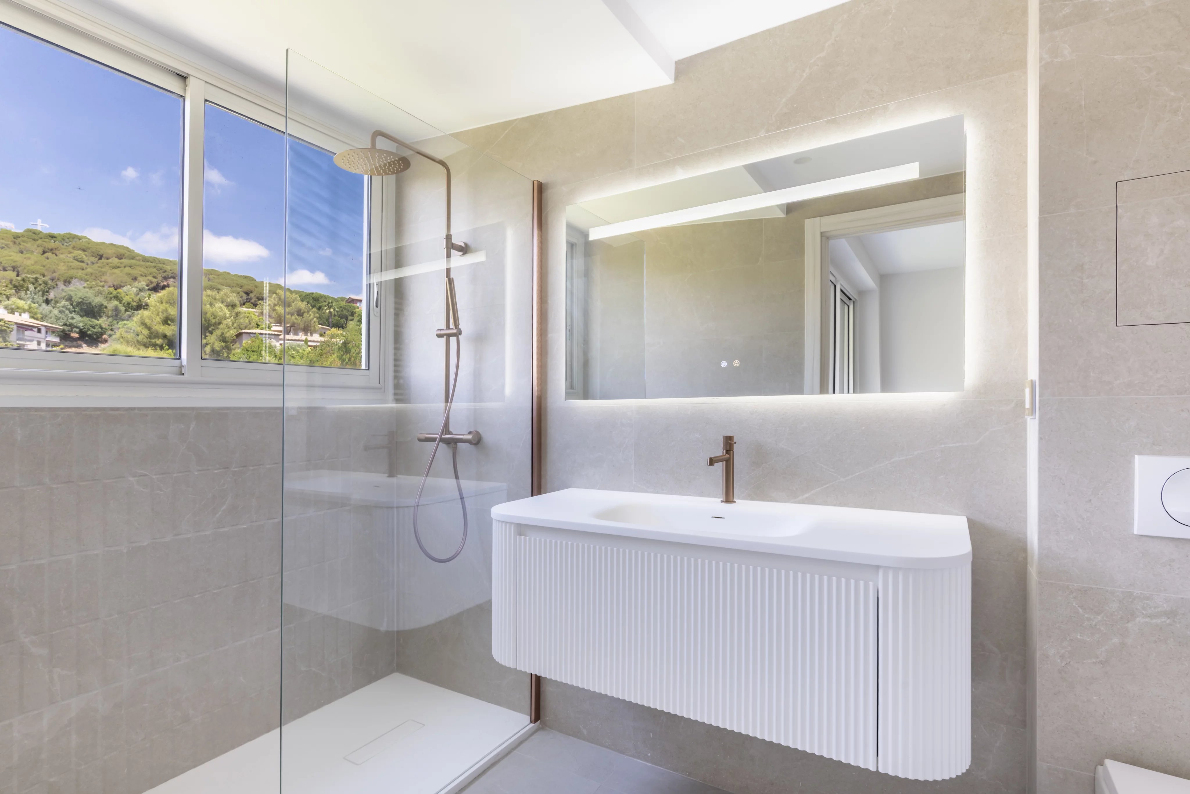  Image of Apartment - 2 Bedrooms for Sale in Alpes-Maritimes-Cannes-France, Image 13