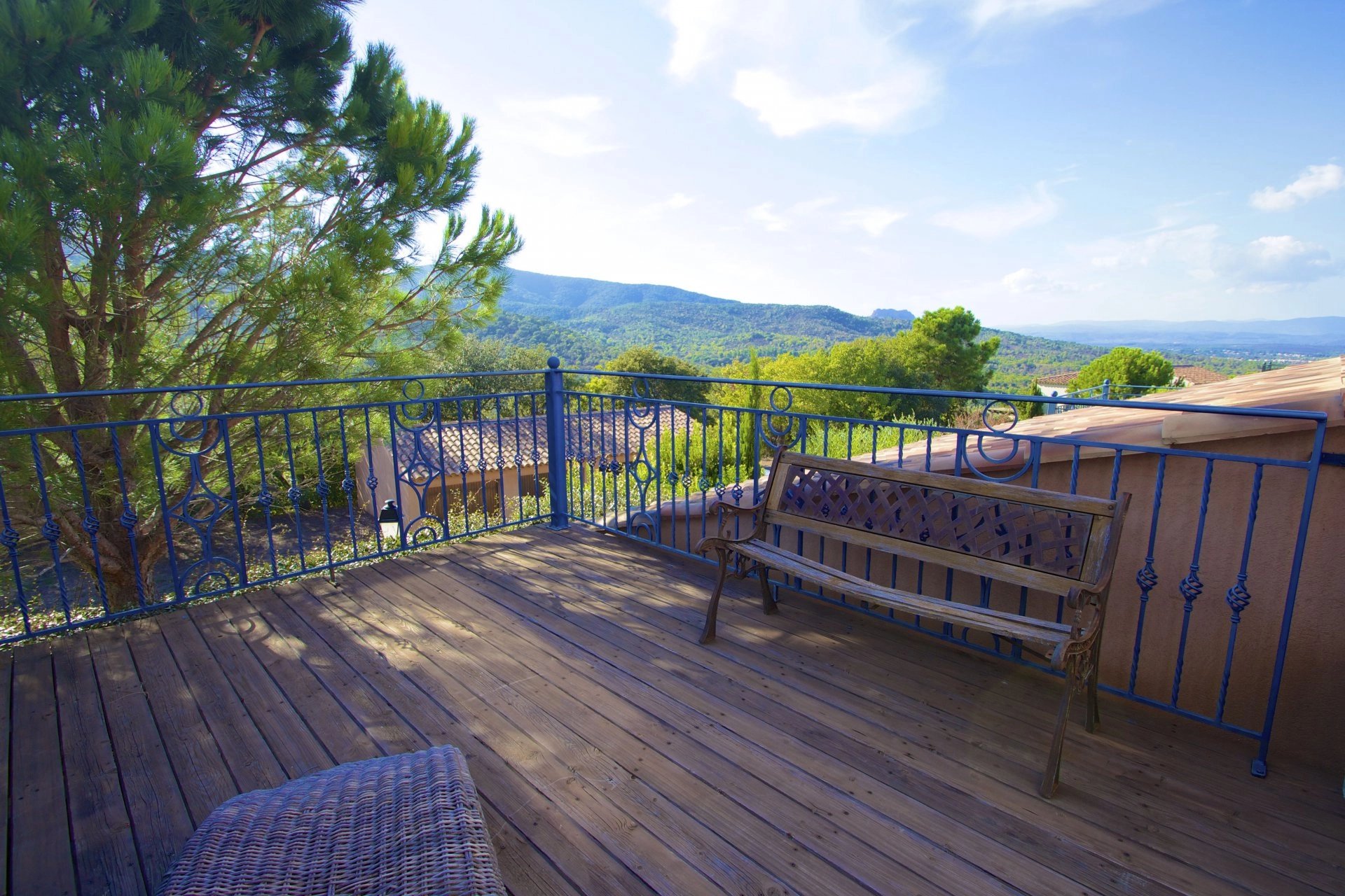 Roquebrune/s Argens, Villa -4 bedrooms -90m2- in luxury domaine, with pool & tennis