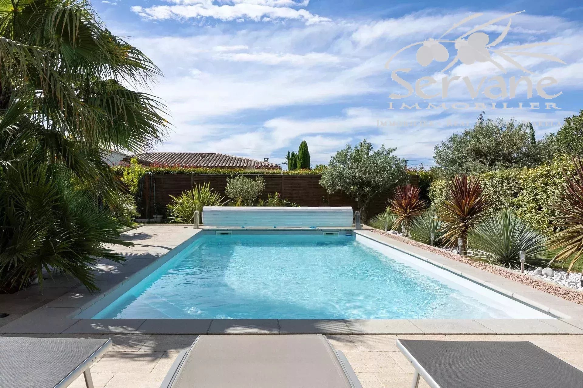 VERY NICE 4 BEDROOMS VILLA WITH POOL FOR SALE AUPS