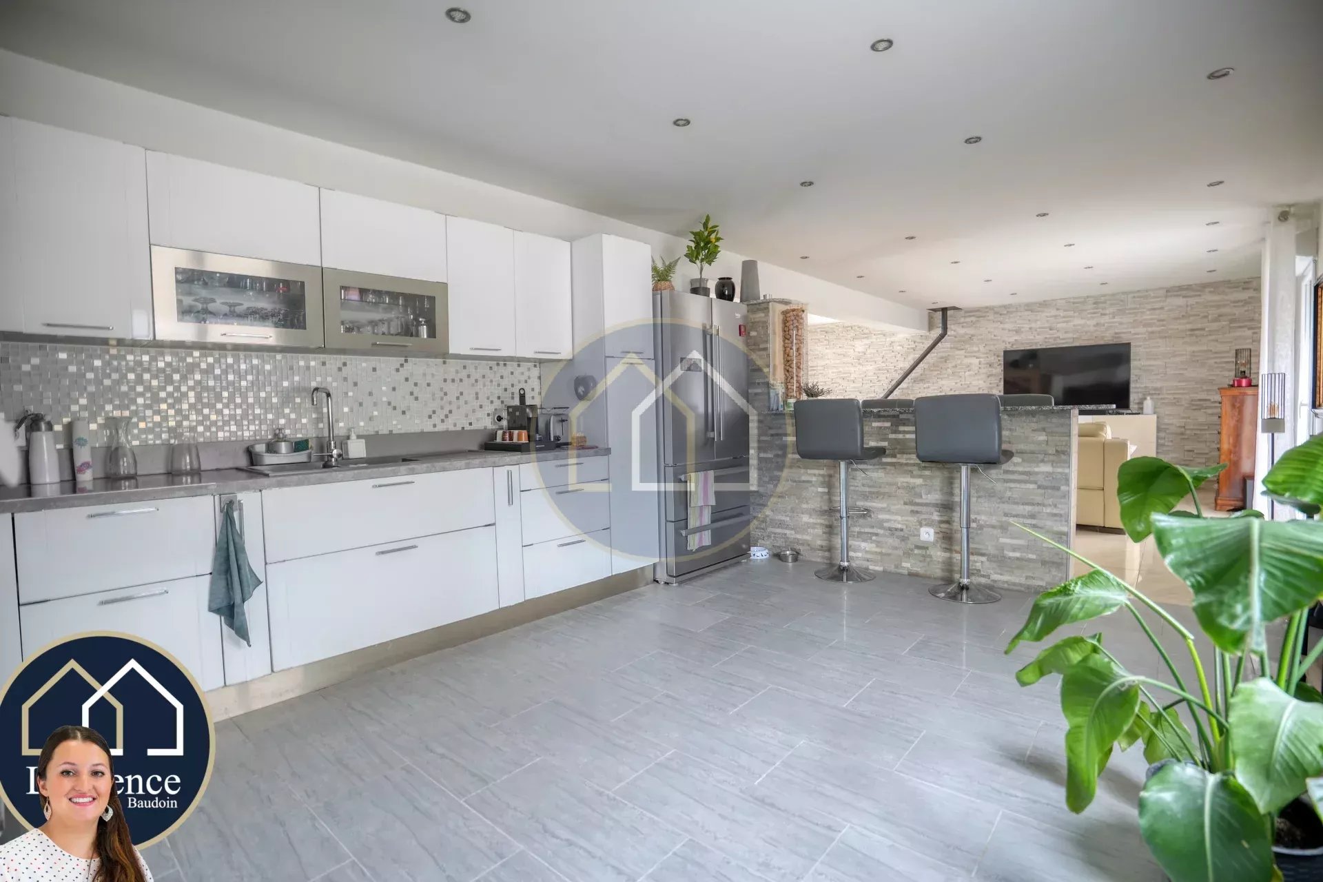 COUP DE CŒUR ASSURÉ – MAISON FAMILIALE RÉCENTE AUX BEAUX VOLUMES, 5 chambres,– 10 min Dreux / Houdan, jardin 1024m2, 5 chambres