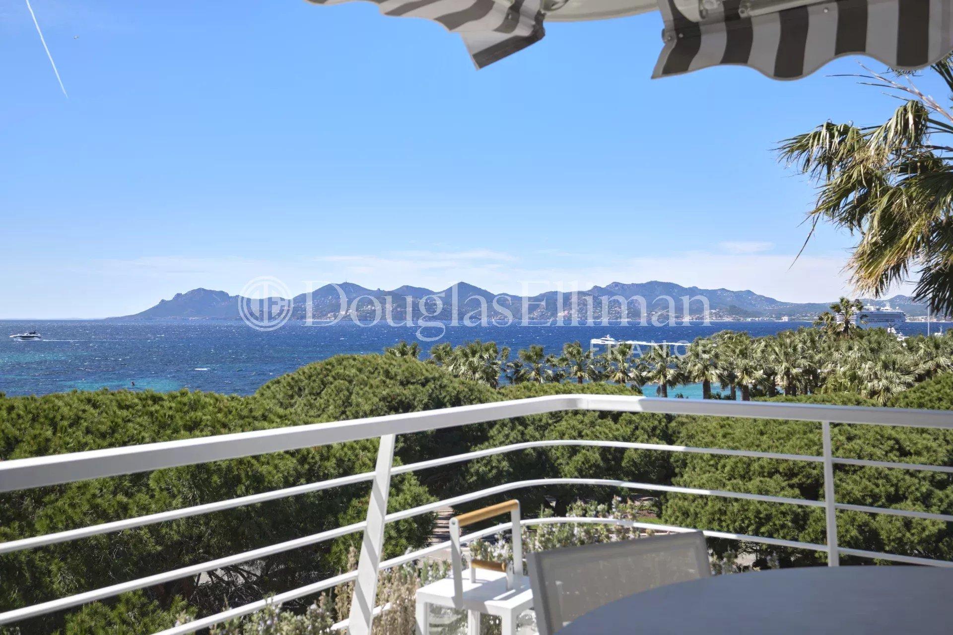 CANNES POINTE CROISETTE – Splendide appartement avec vue mer panoramique dans une résidence securisée - Image nᵒ2