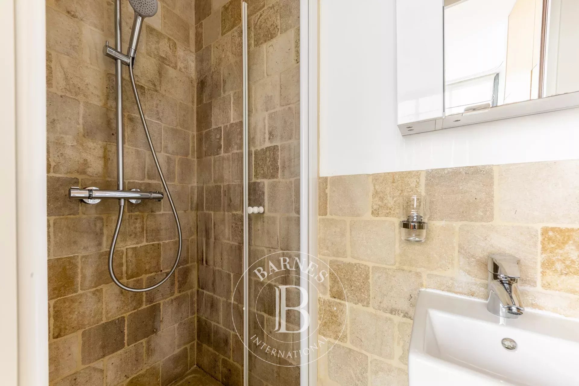 Daire Paris 4ème - picture 6