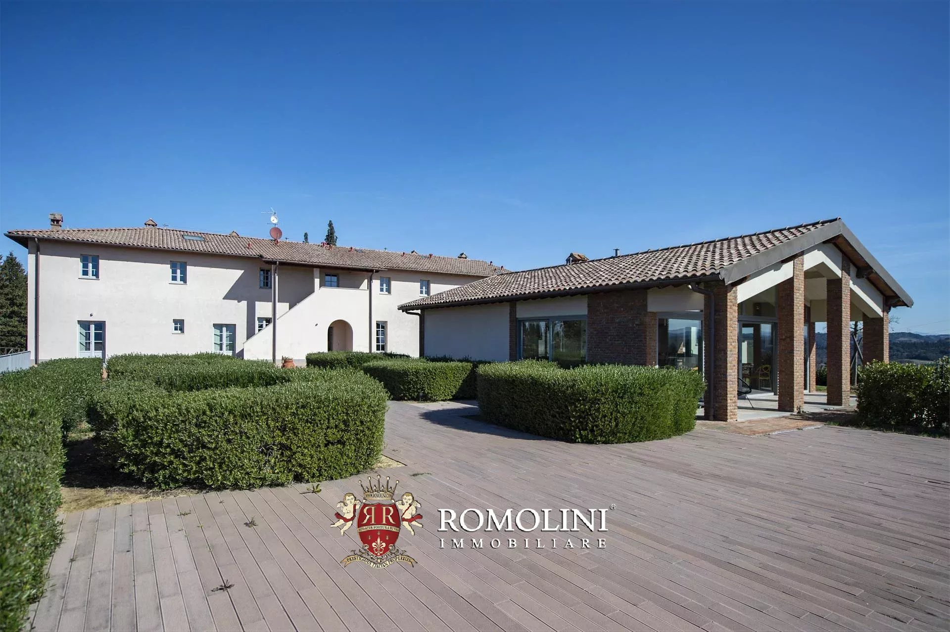 11 Bedroom Vineyard's Image 3