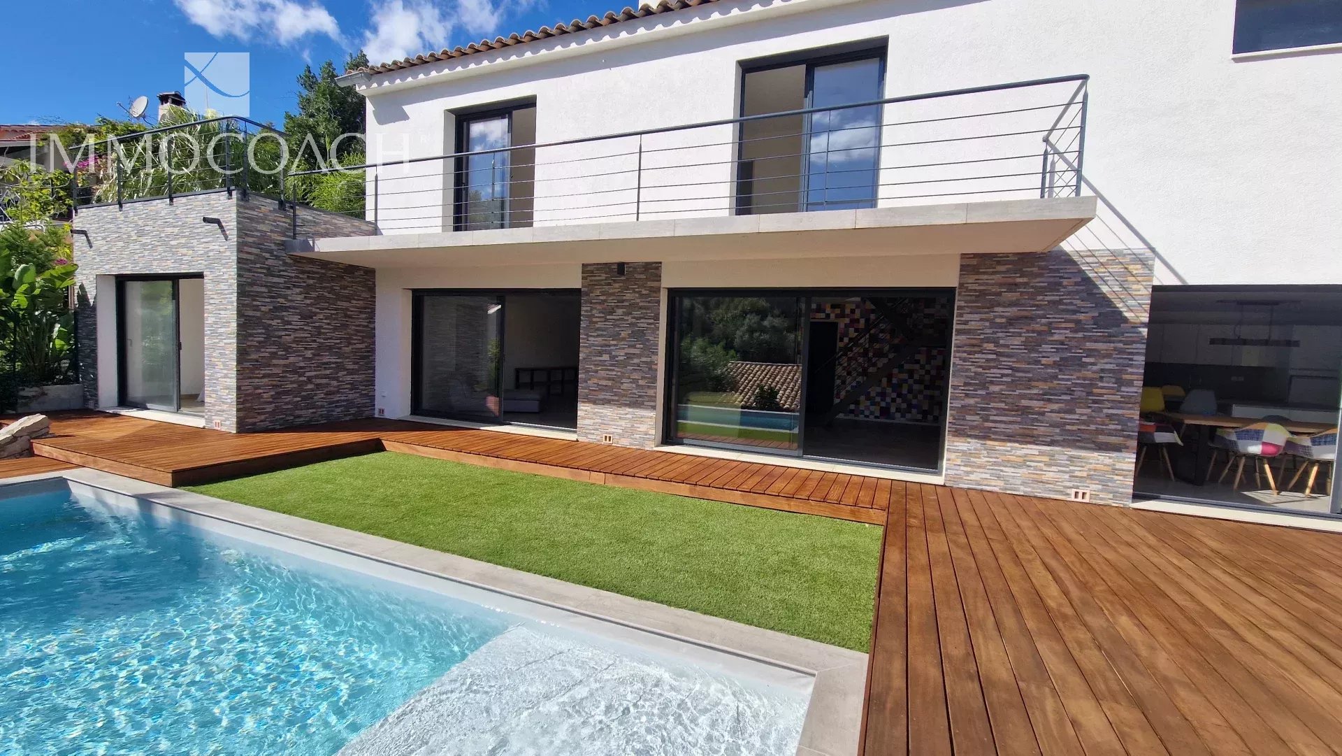 4  BED CONTEMPORARY VILLA WITH POOL IN CARQUEIRANNE