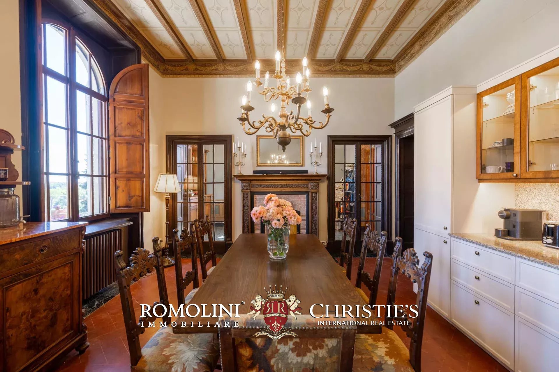 8 Bedroom Villa/Townhouse's Image 30