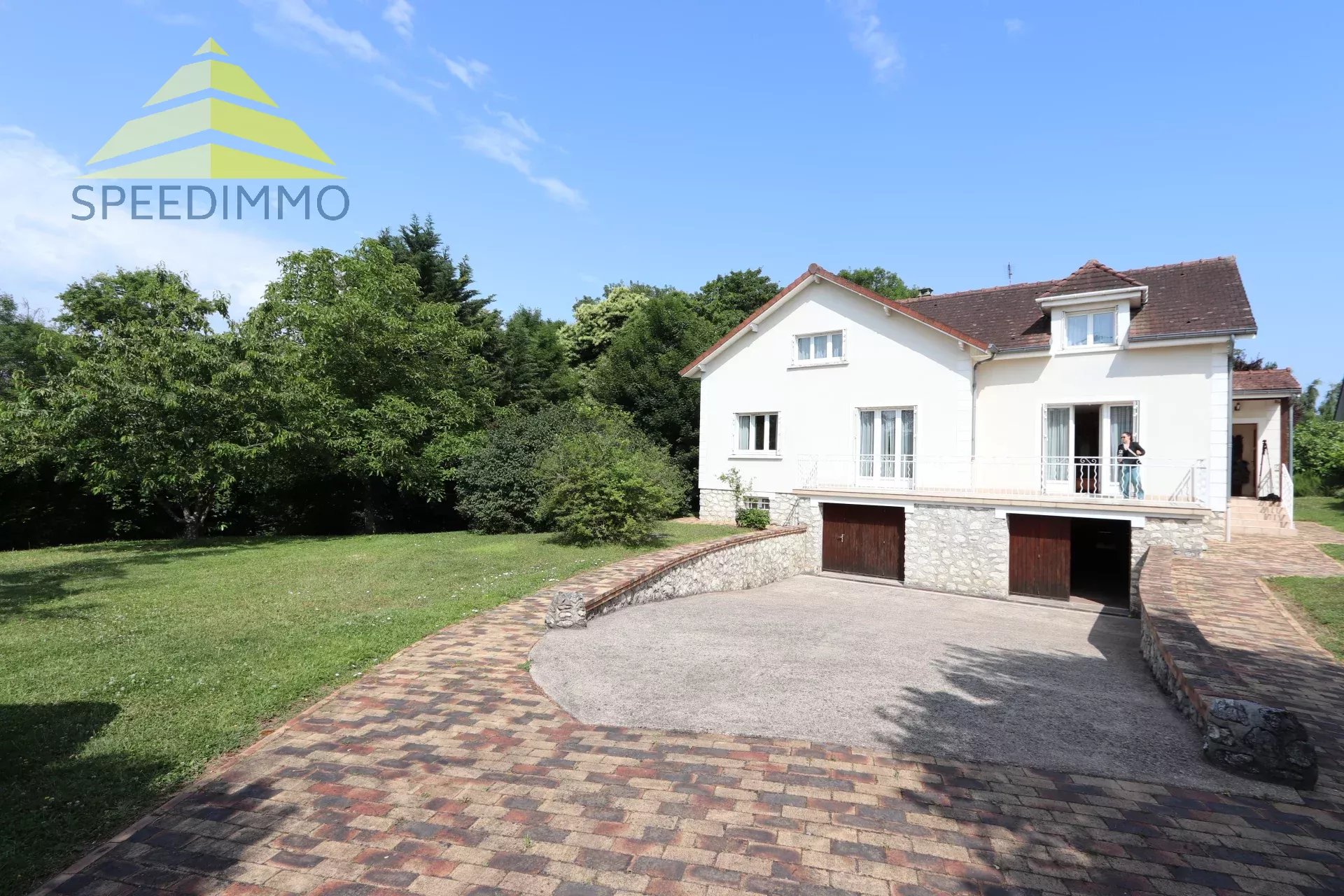 Maison spacieuse à Brunoy – 5 chambres – 181 m² habitables sur un terrain boisé de 4 039 m²