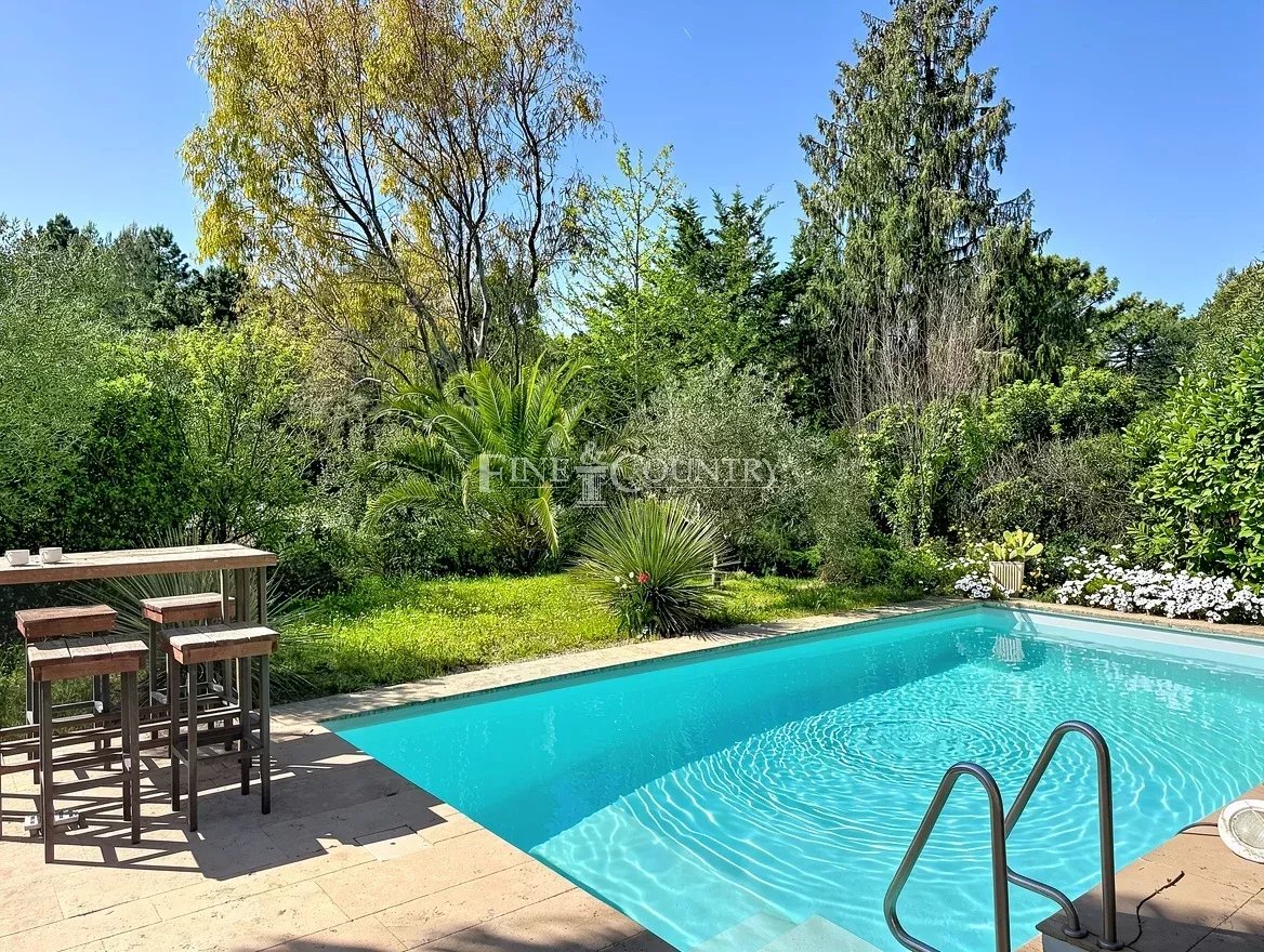 Photo of Villa for sale Valbonne in private domaine