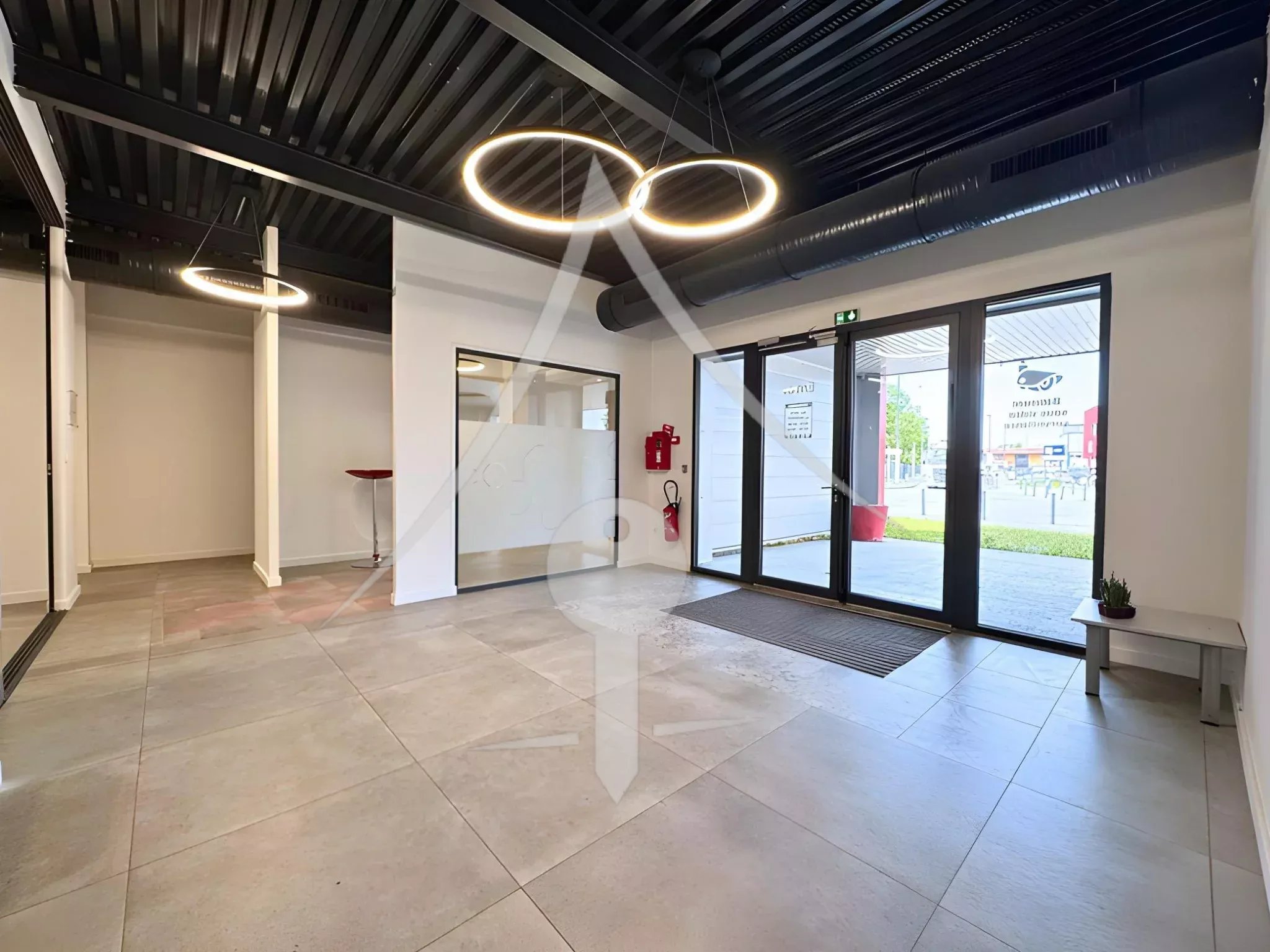 Local professionnel neuf 226 m² à louer — Toulouse Thibaud — Bureaux modulables avec parking - Photo 4