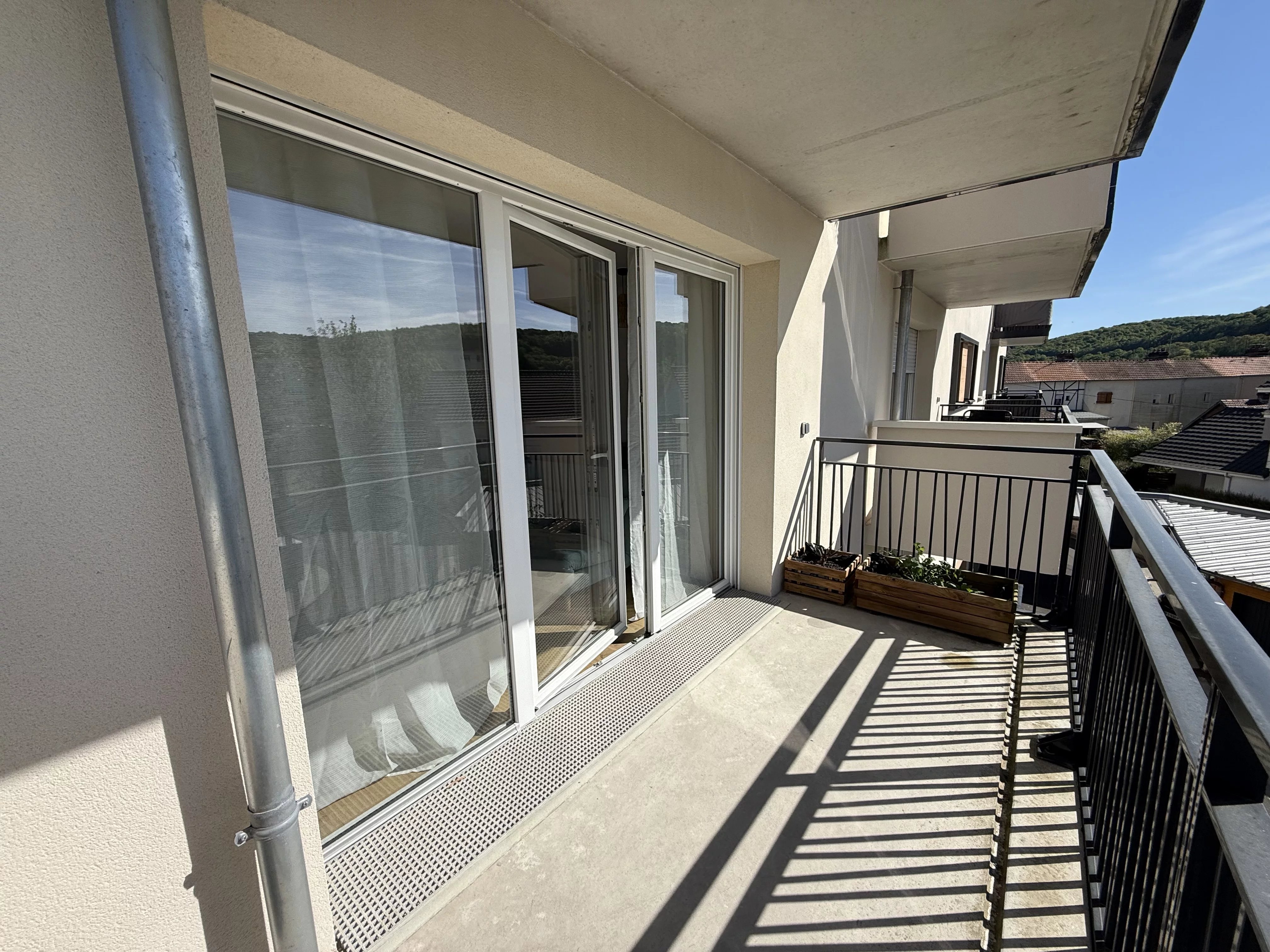 À Louer - Studio avec balcon et parking - Proche de la mairie - Maromme