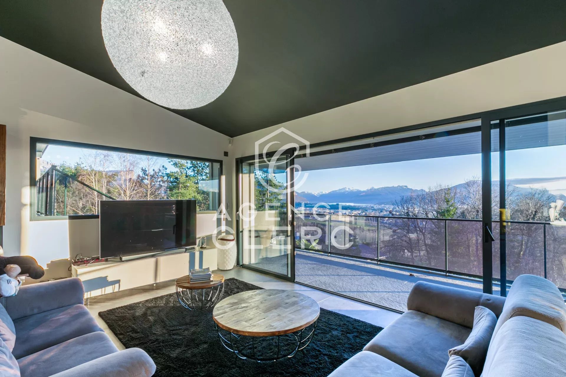 5 Bedroom Villa/Townhouse's Image 8