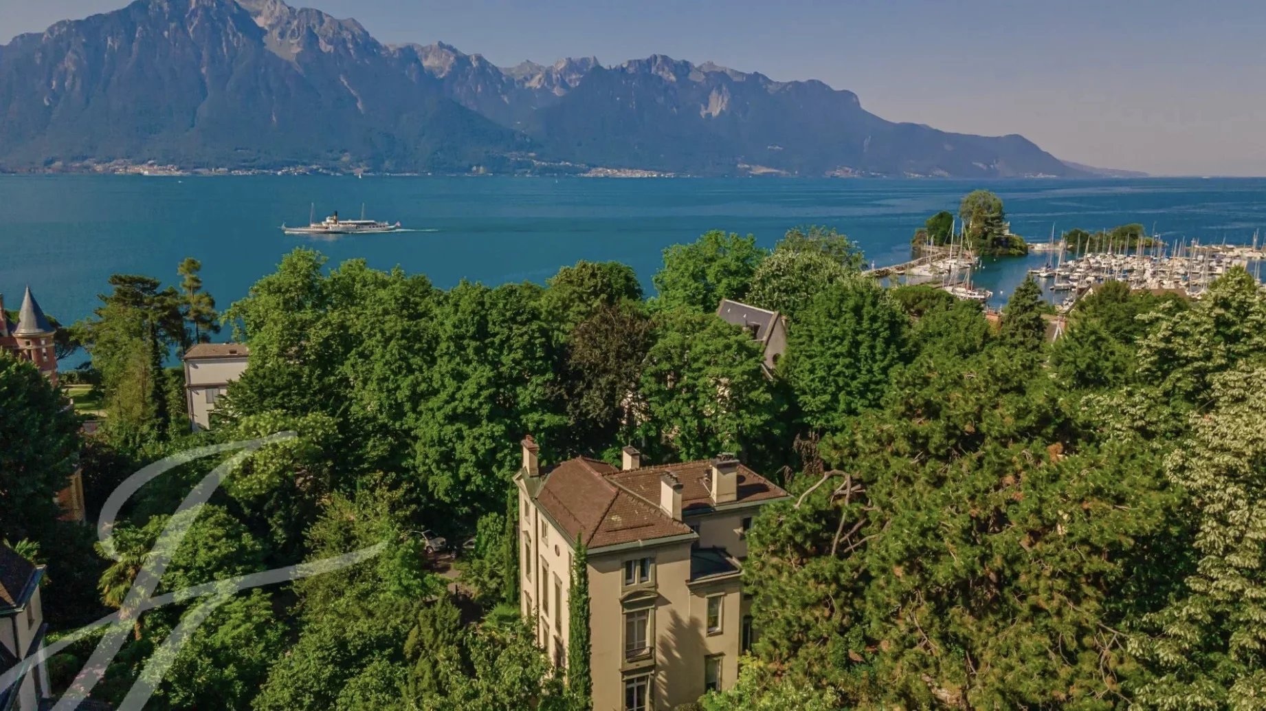 Magnifique Hôtel Particulier, jardin enchanteur, à deux pas du lac