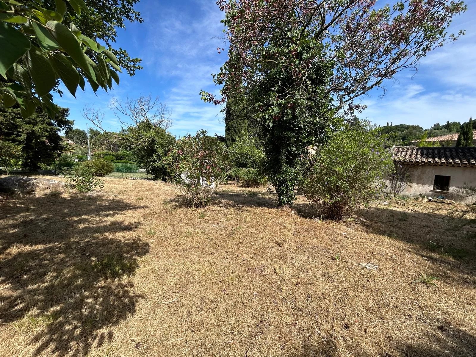 Plot with approved building permit within walking distance of the village of Valbonne. 15