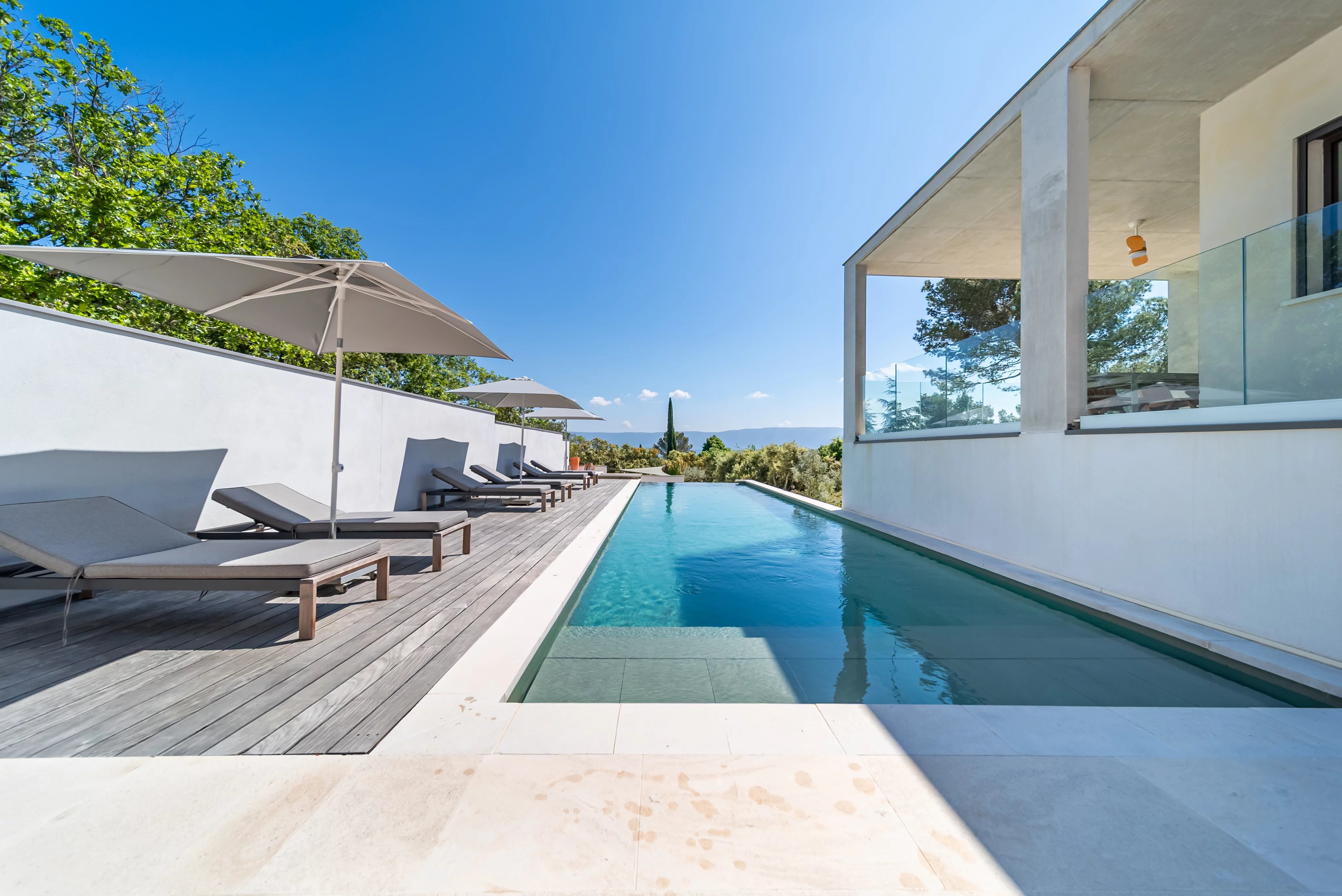 Maison contemporaine avec piscine à vendre à Cabrières-d’Avignon, au cœur du Luberon